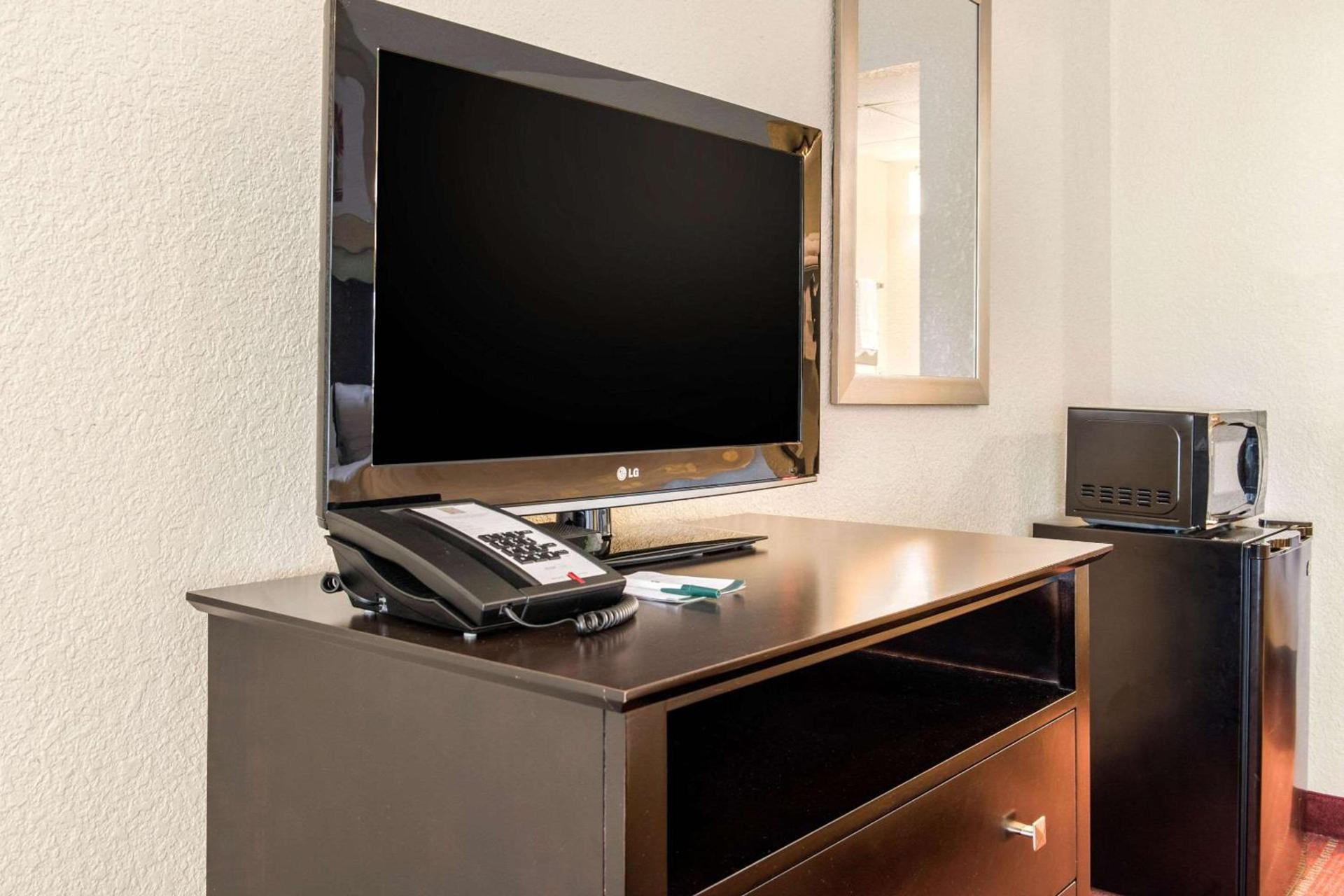 Quality Inn Huntingburg - Jasper photo 15