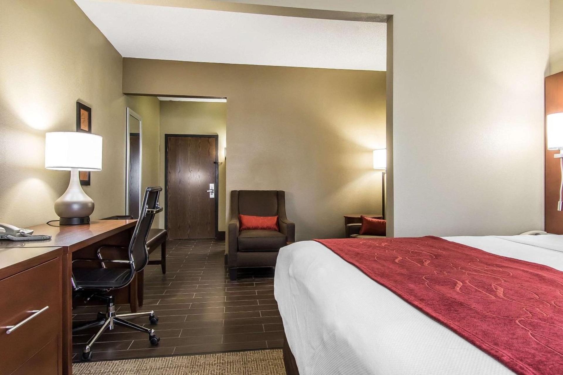 Comfort Suites Effingham Central photo 25