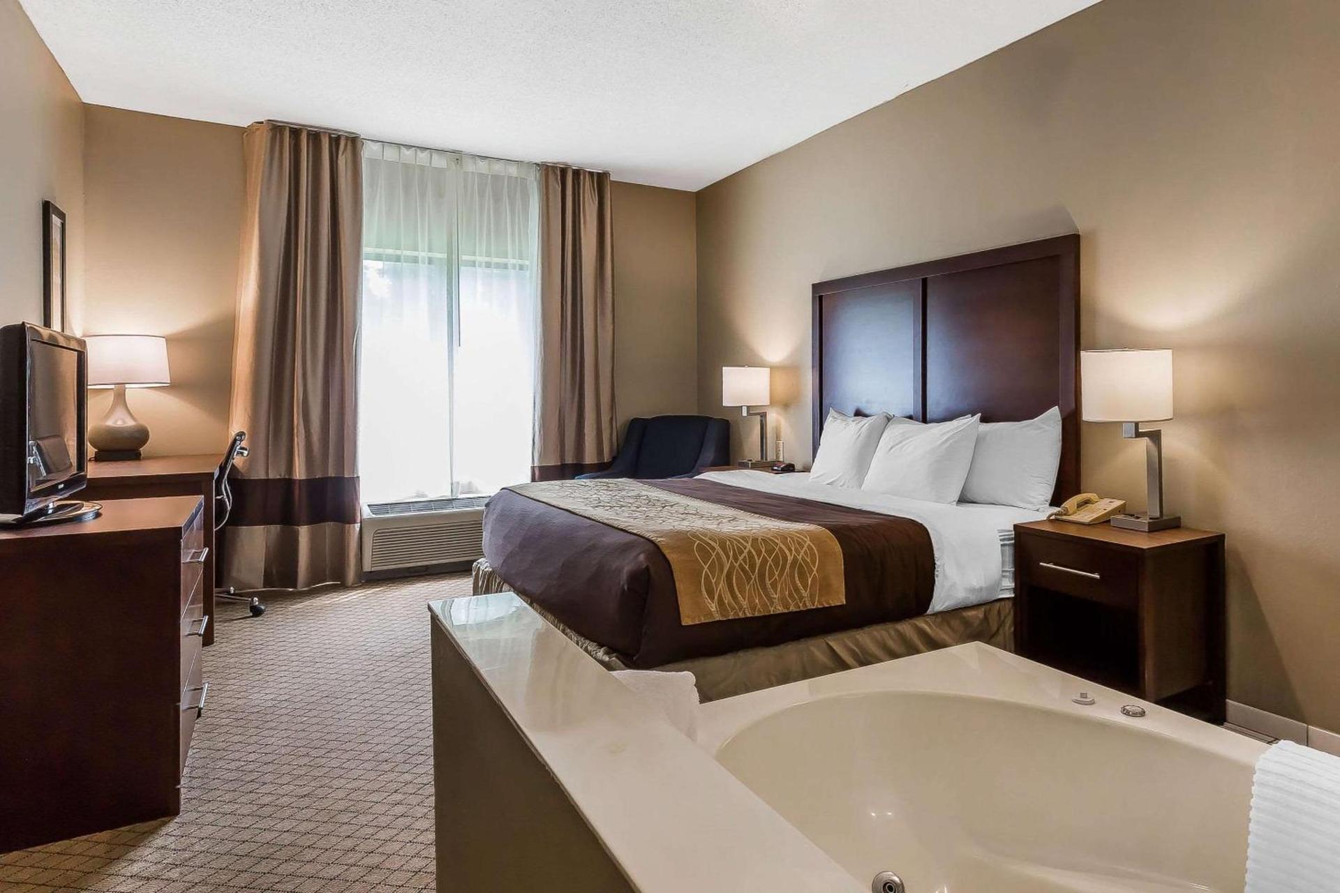 Comfort Inn & Suites Mishawaka-South Bend photo 11