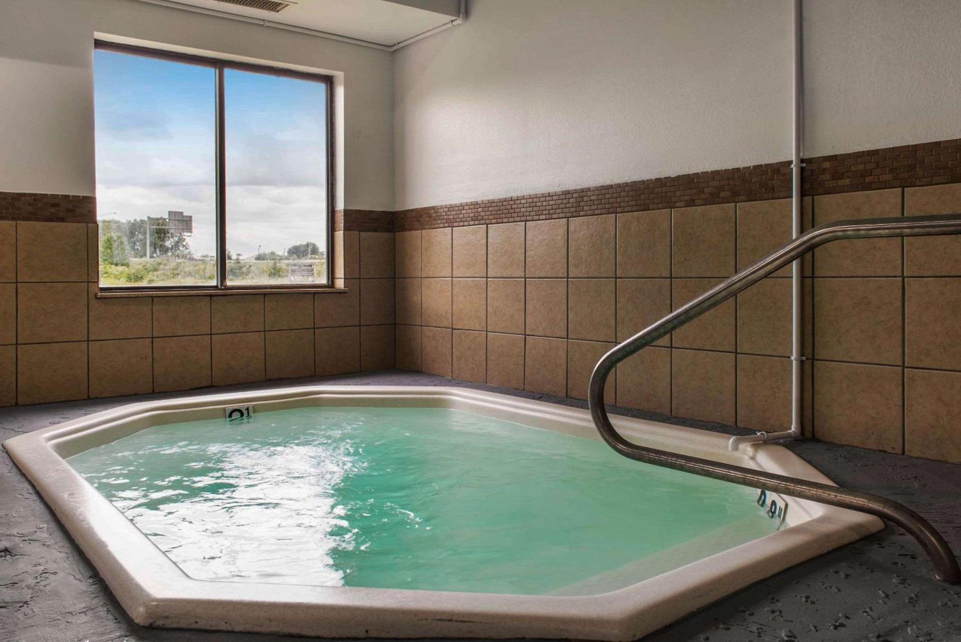 Quality Inn & Suites Anderson I-69 photo 33