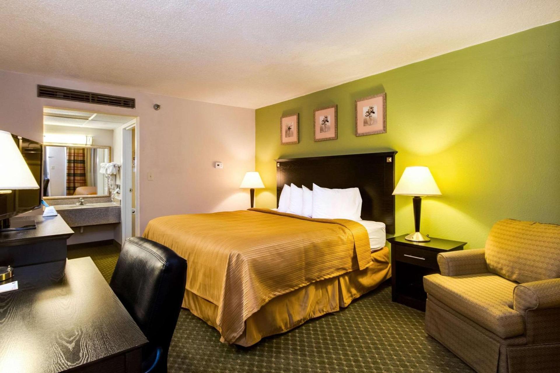 Quality Inn & Suites Moline Airport photo 13