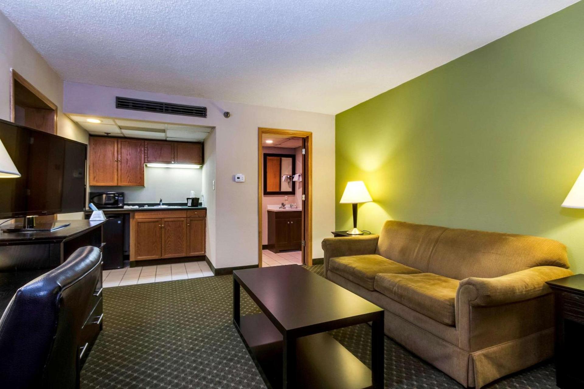 Quality Inn & Suites Moline Airport photo 14