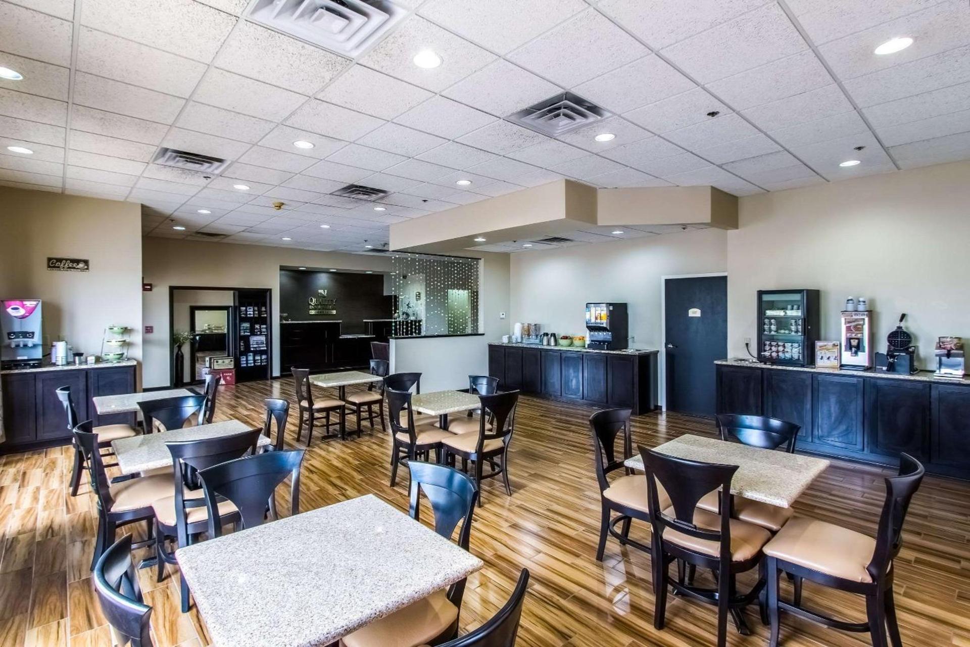 Quality Inn & Suites Moline Airport photo 20