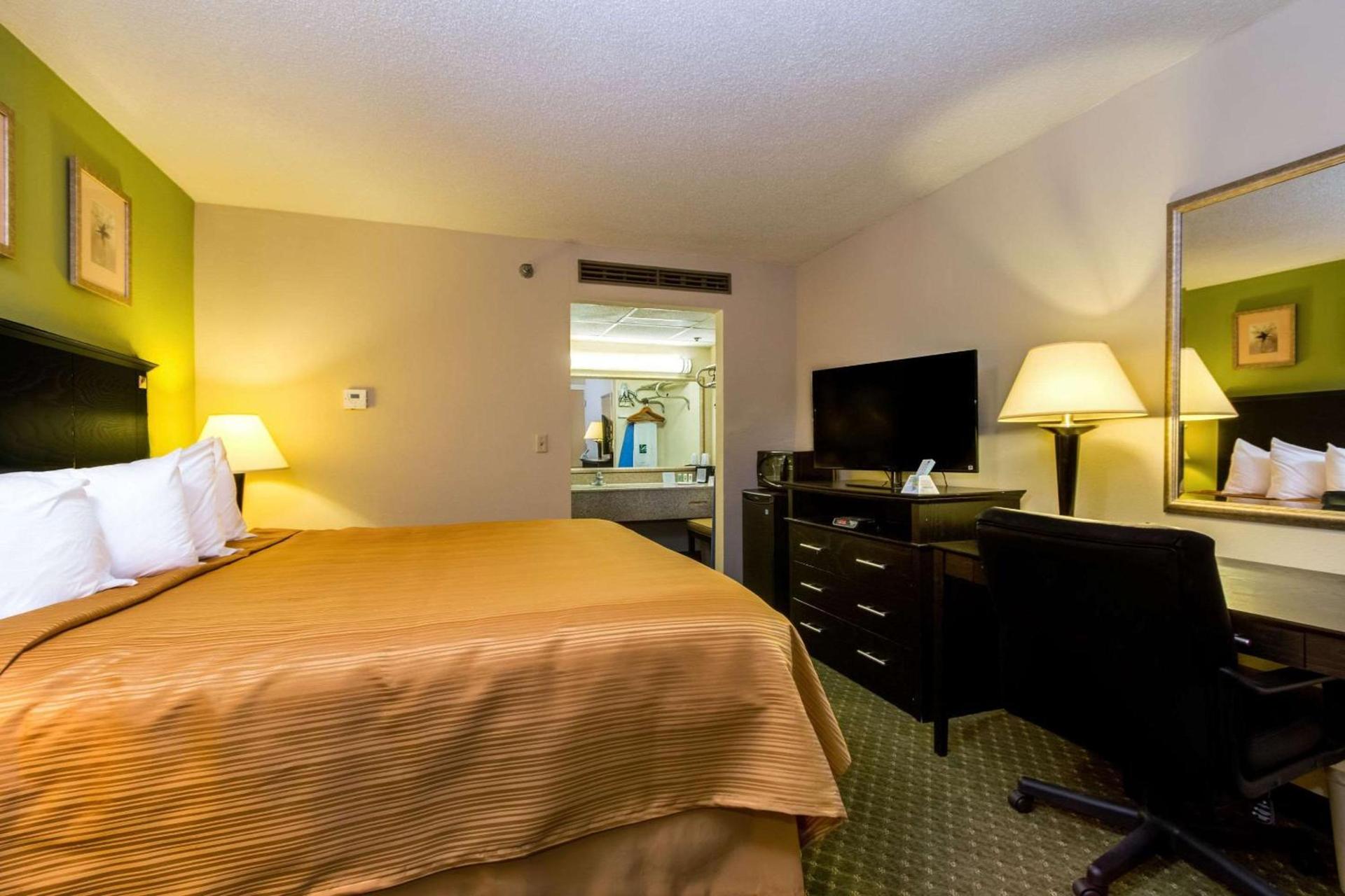 Quality Inn & Suites Moline Airport photo 21
