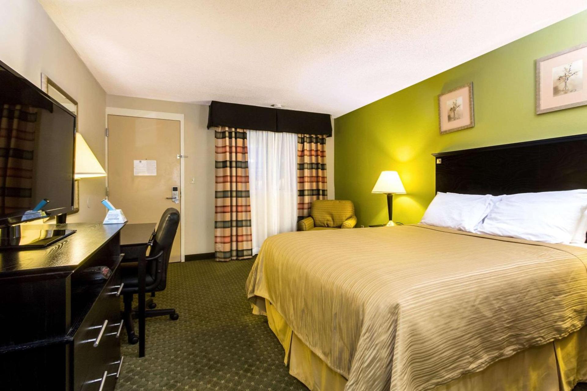 Quality Inn & Suites Moline Airport photo 22