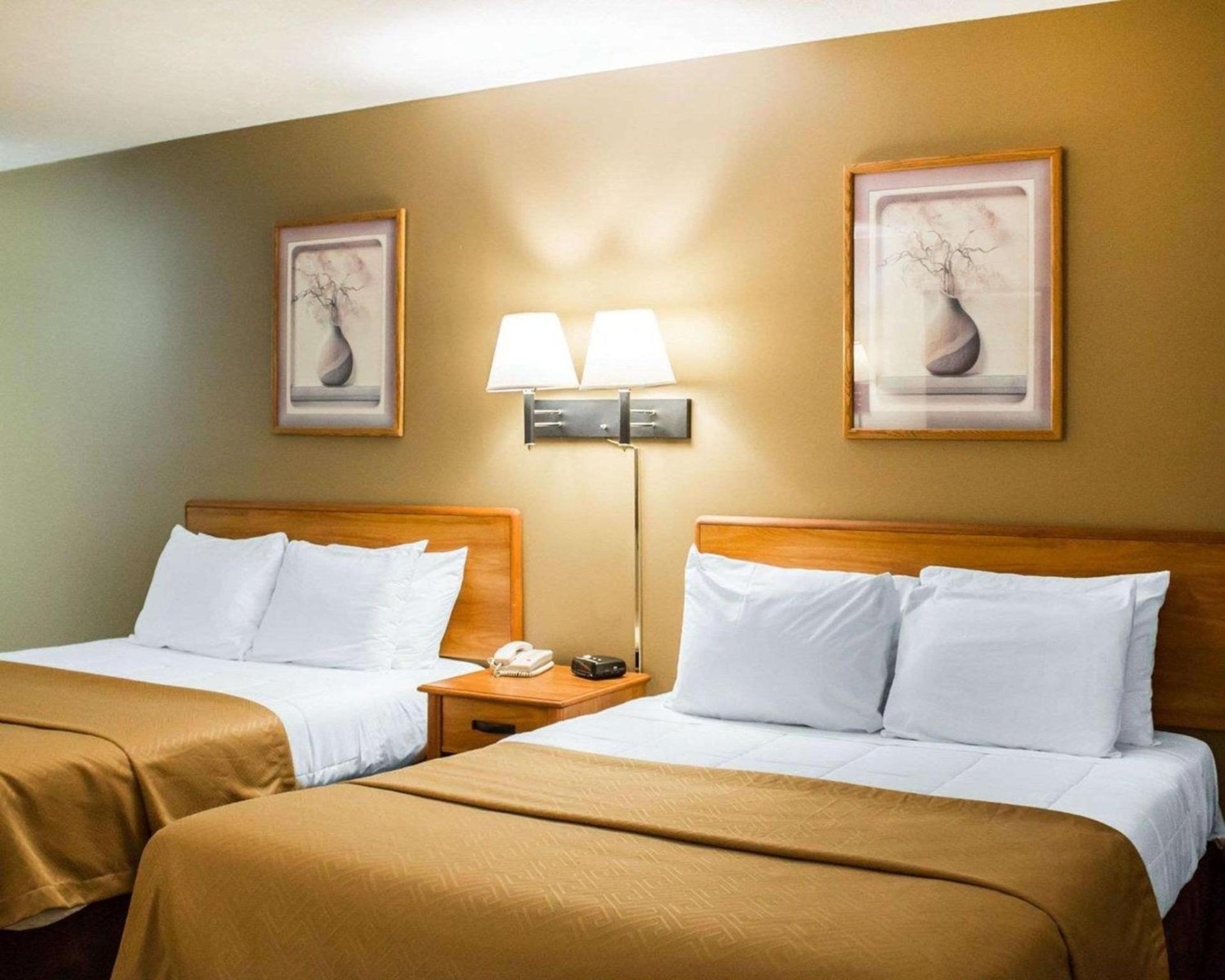 Econo Lodge Elkhart North photo 8
