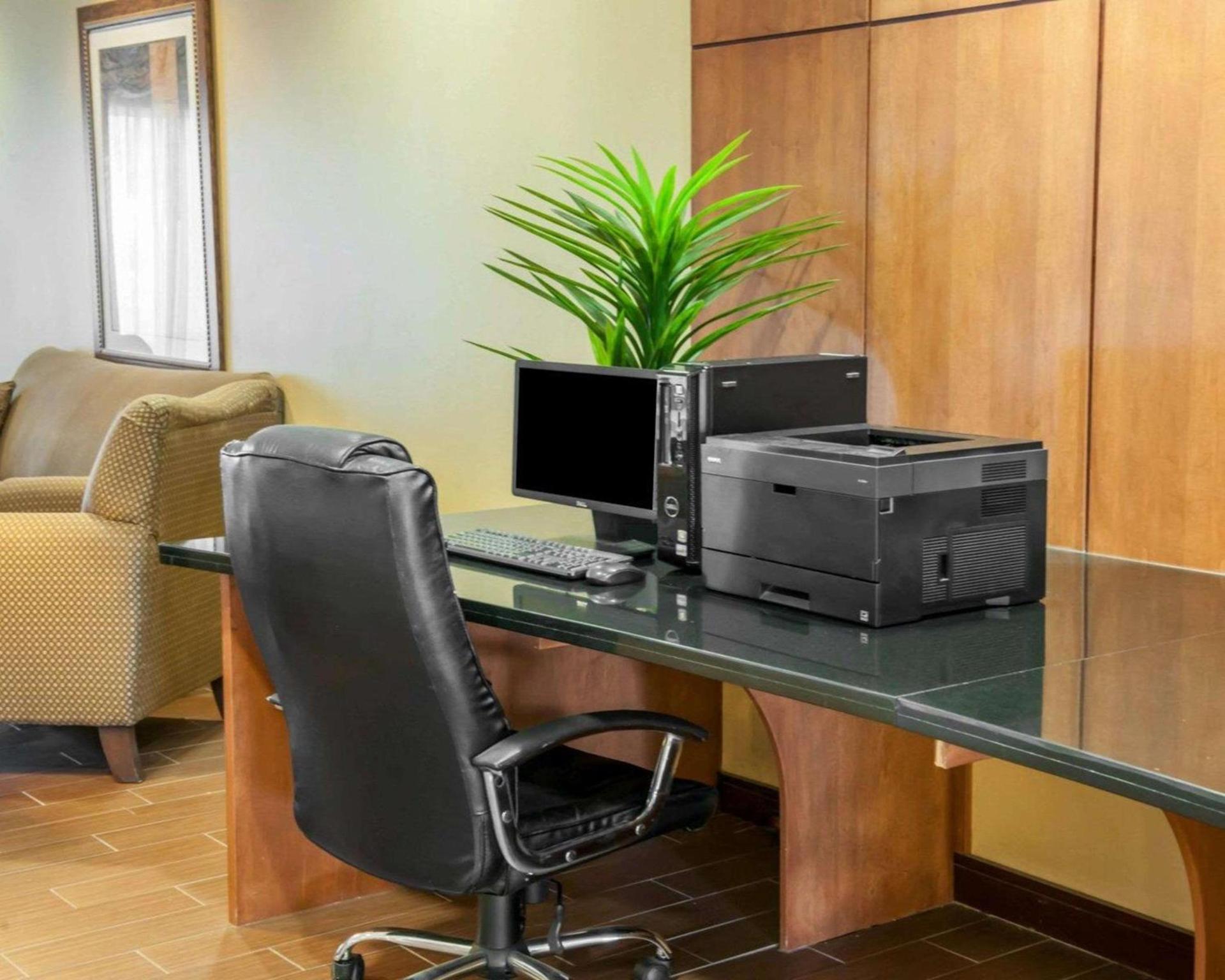 Comfort Suites Southport photo 38