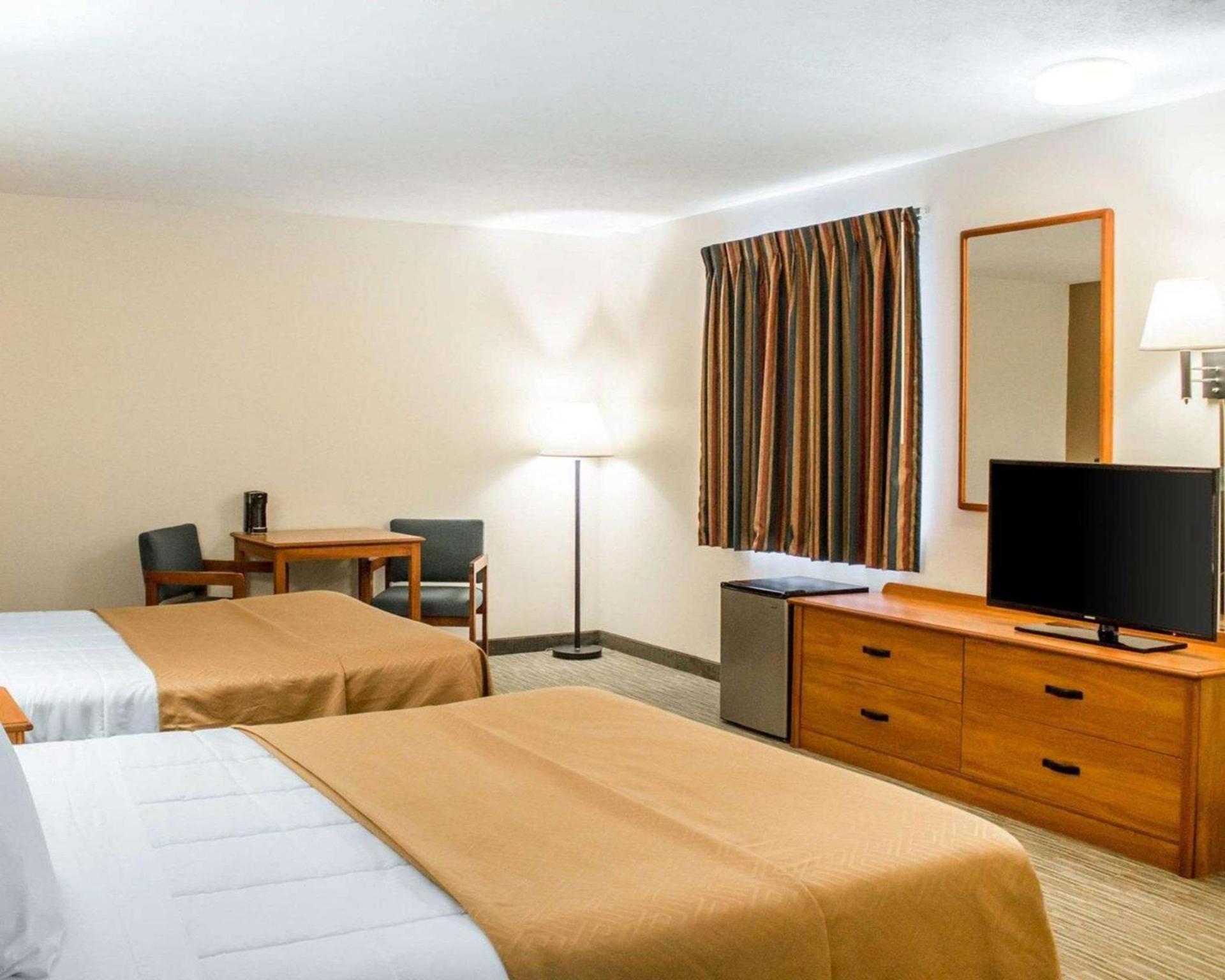 Econo Lodge Elkhart North photo 13