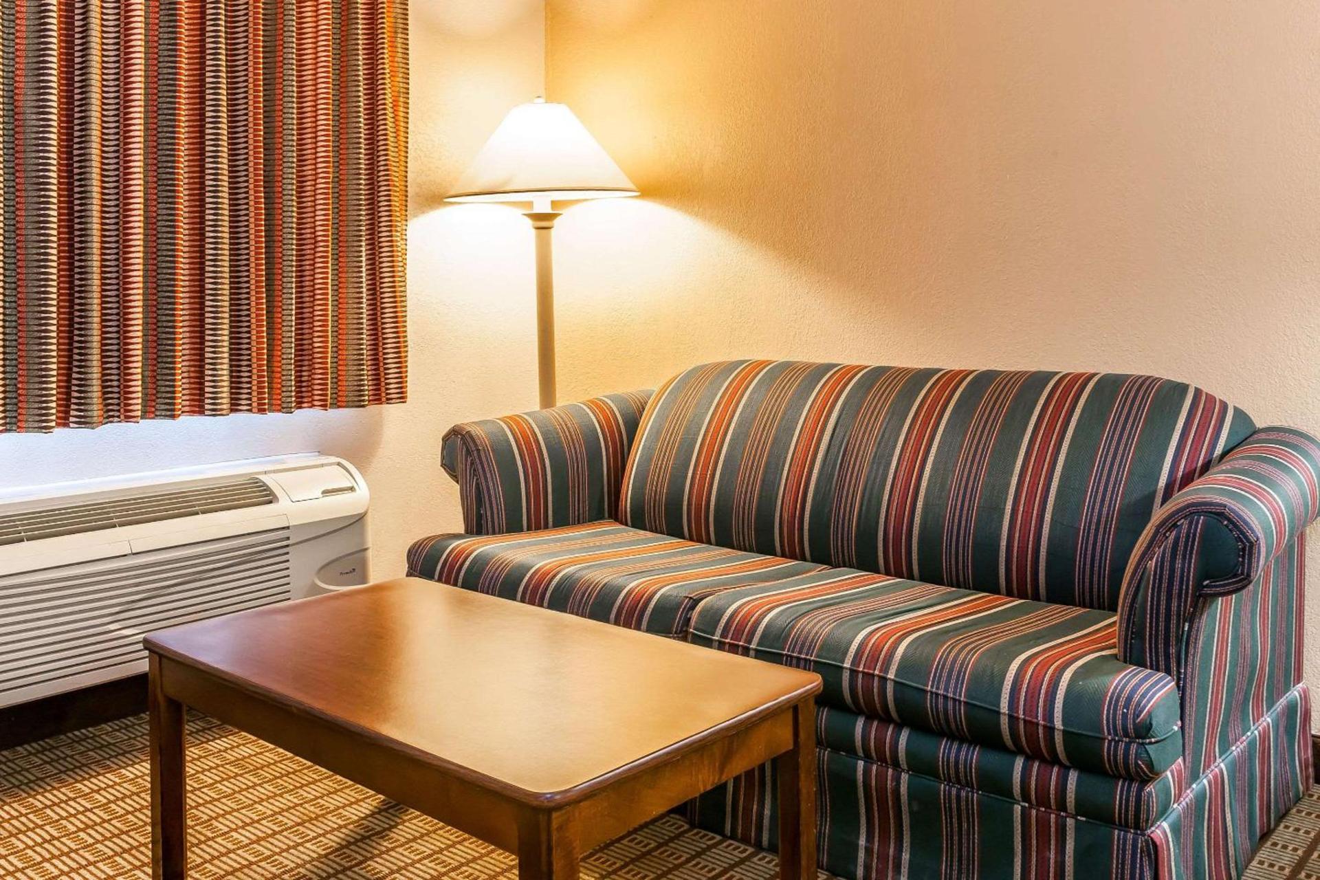 Econo Lodge Vincennes photo 13