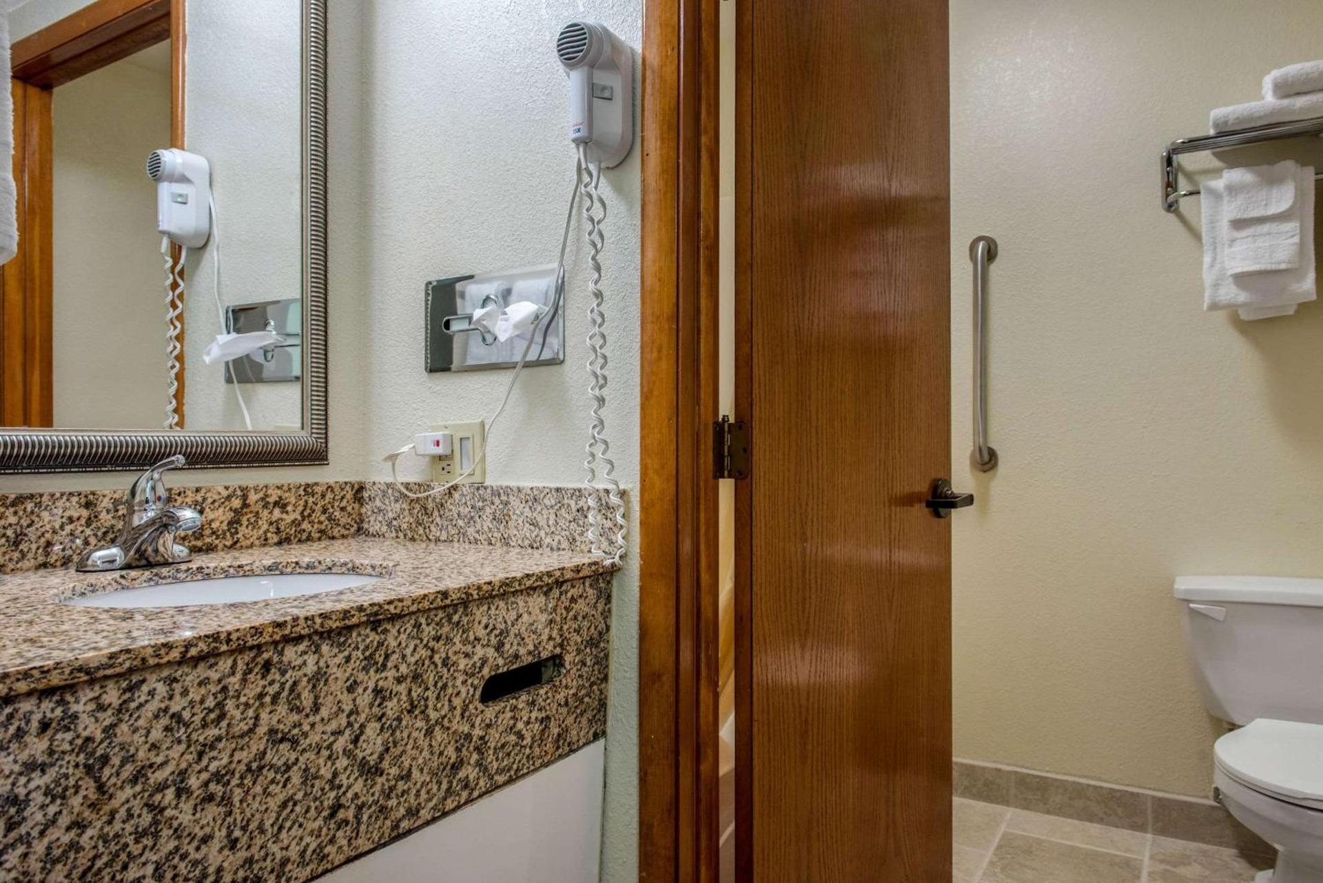 Quality Inn Bloomington Near University photo 34