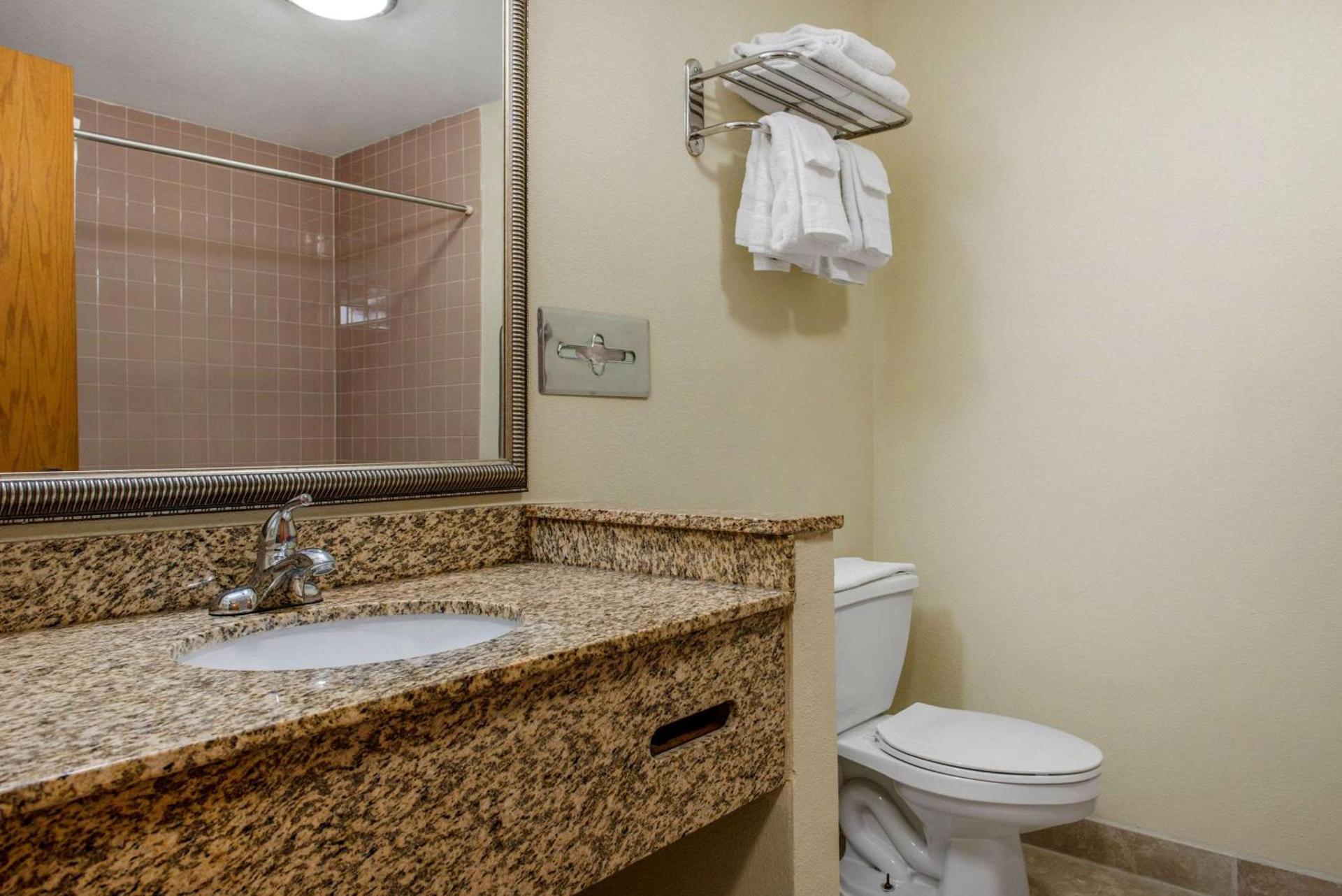 Quality Inn Bloomington Near University photo 24