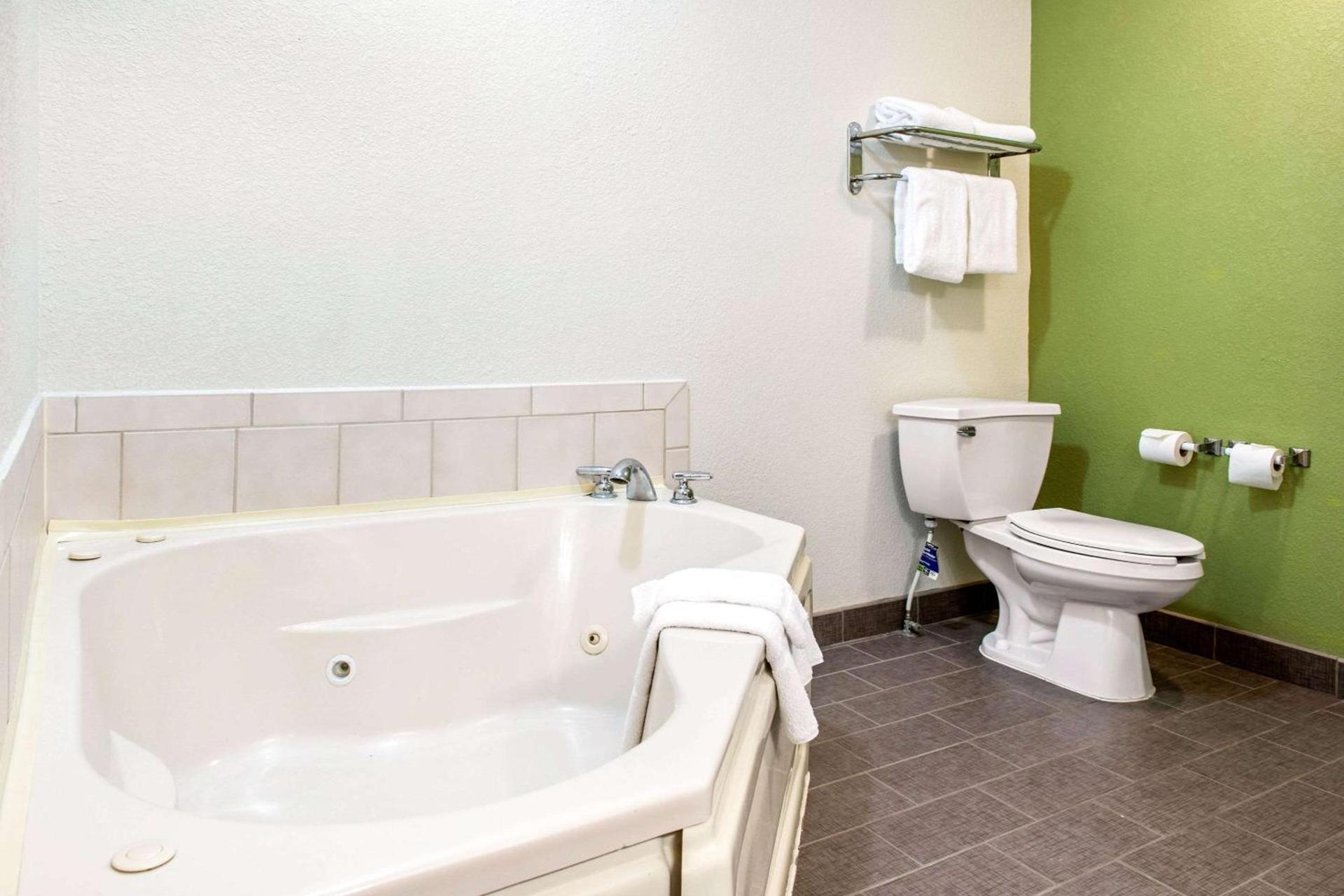 Sleep Inn & Suites Columbus South photo 36