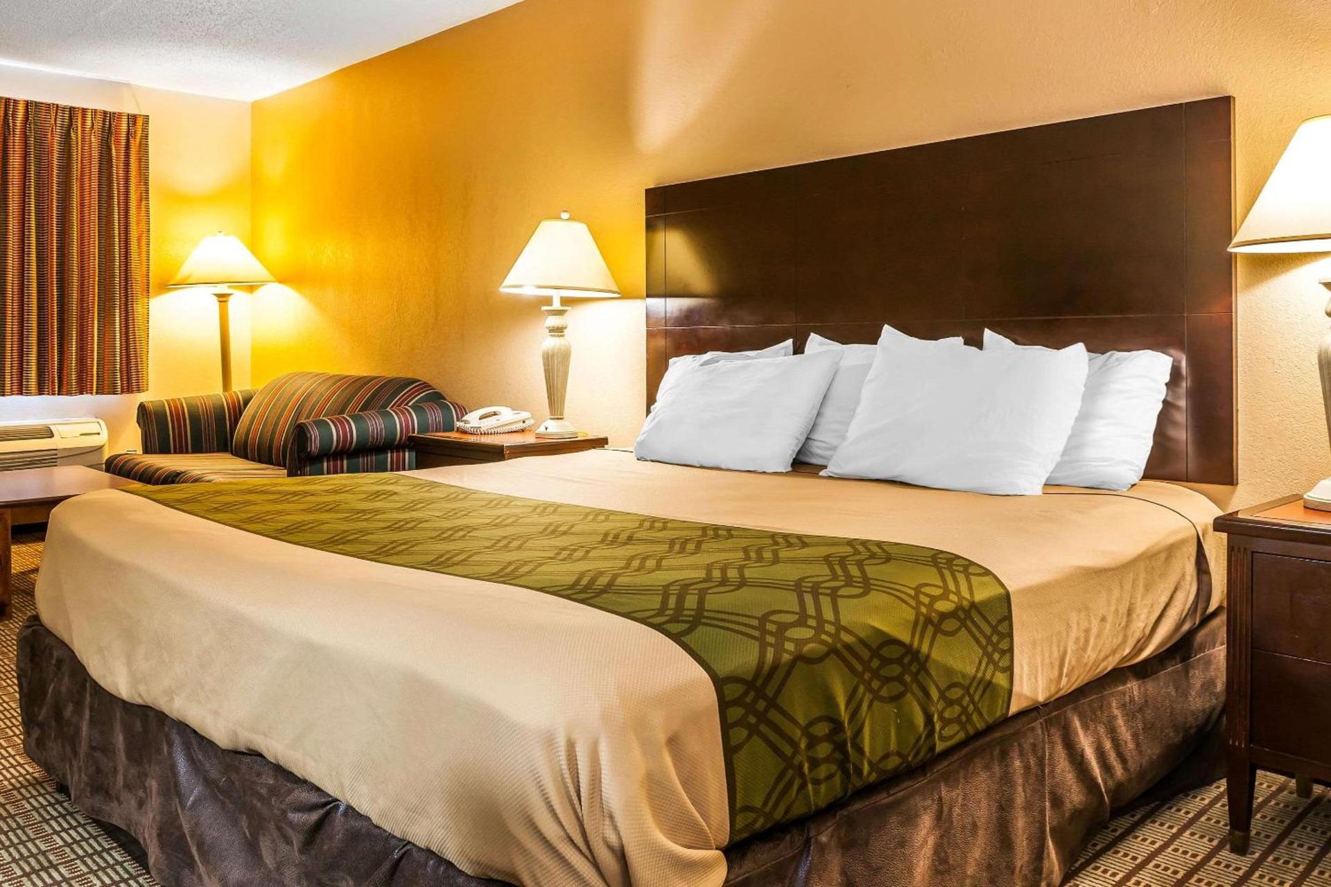 Econo Lodge Vincennes photo 11