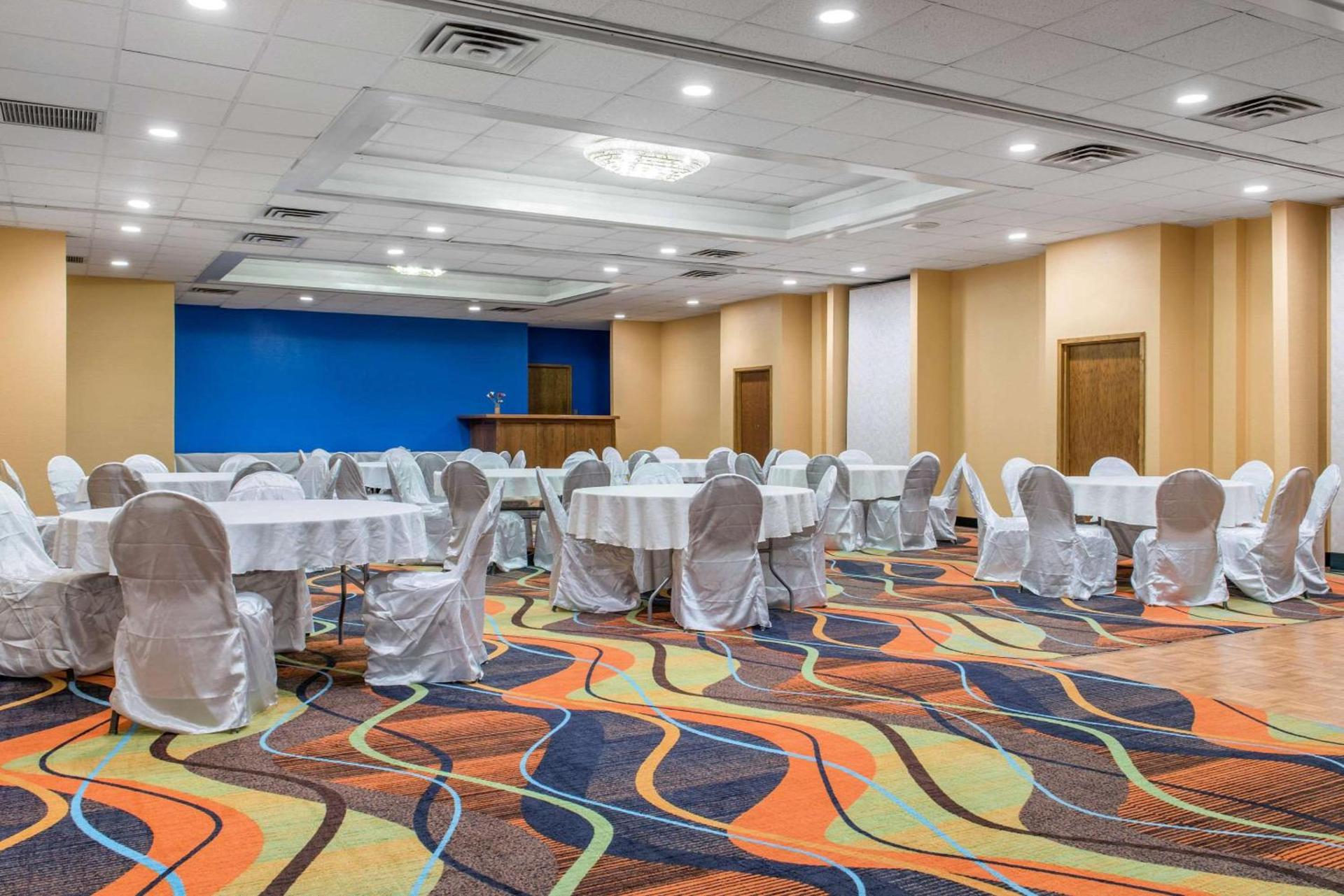 Quality Inn & Suites Bedford West photo 11