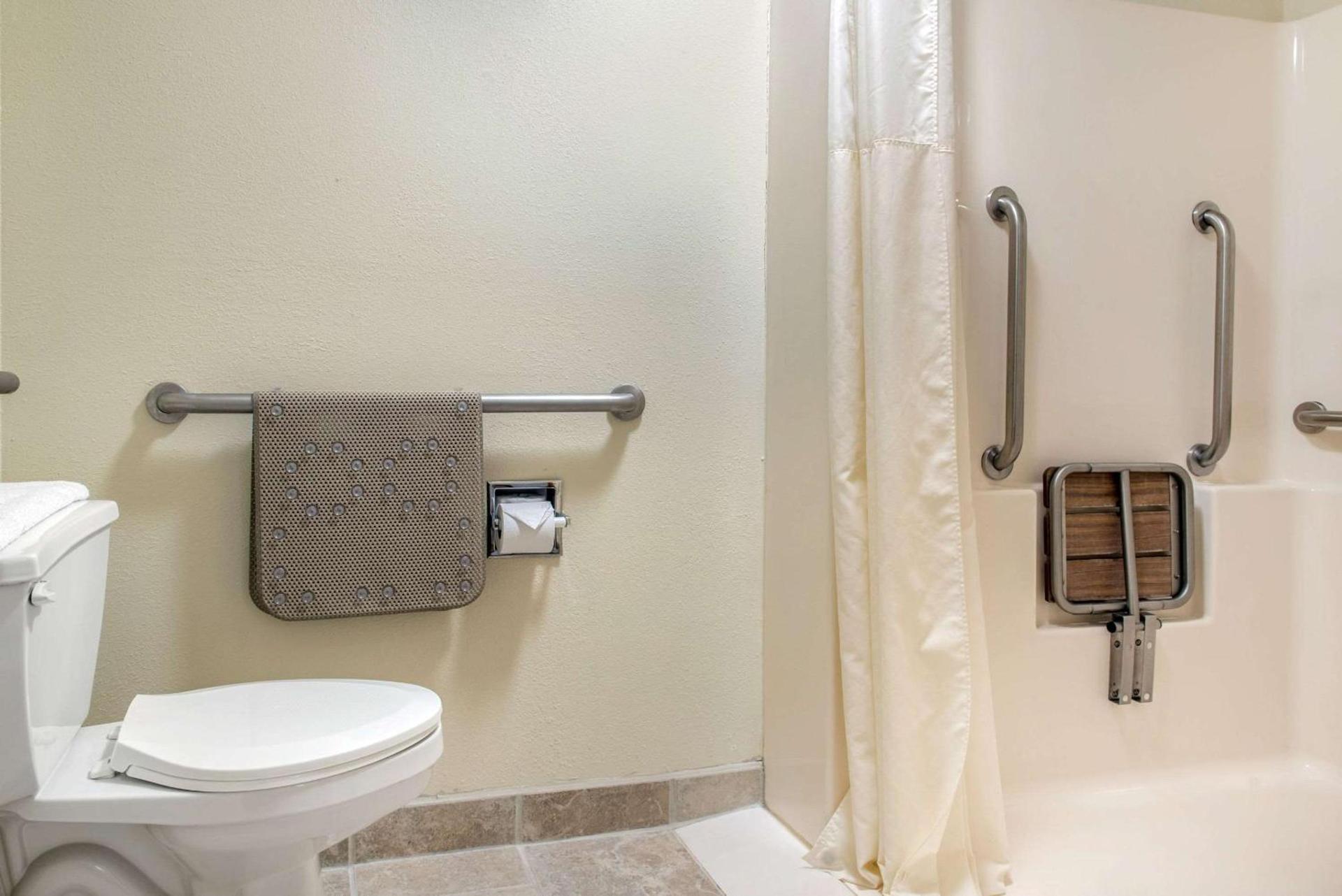 Quality Inn Bloomington Near University photo 14