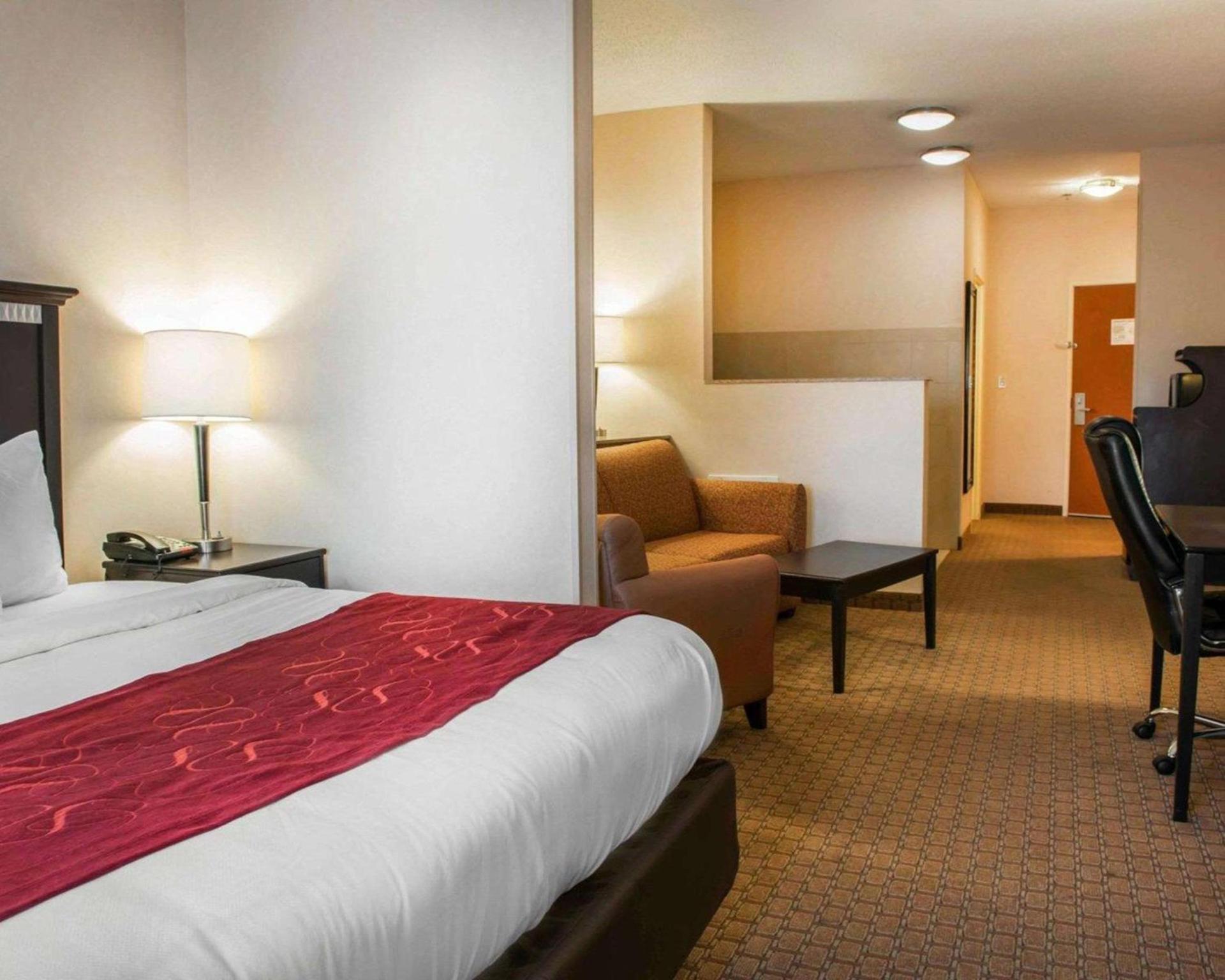 Comfort Suites Southport photo 18