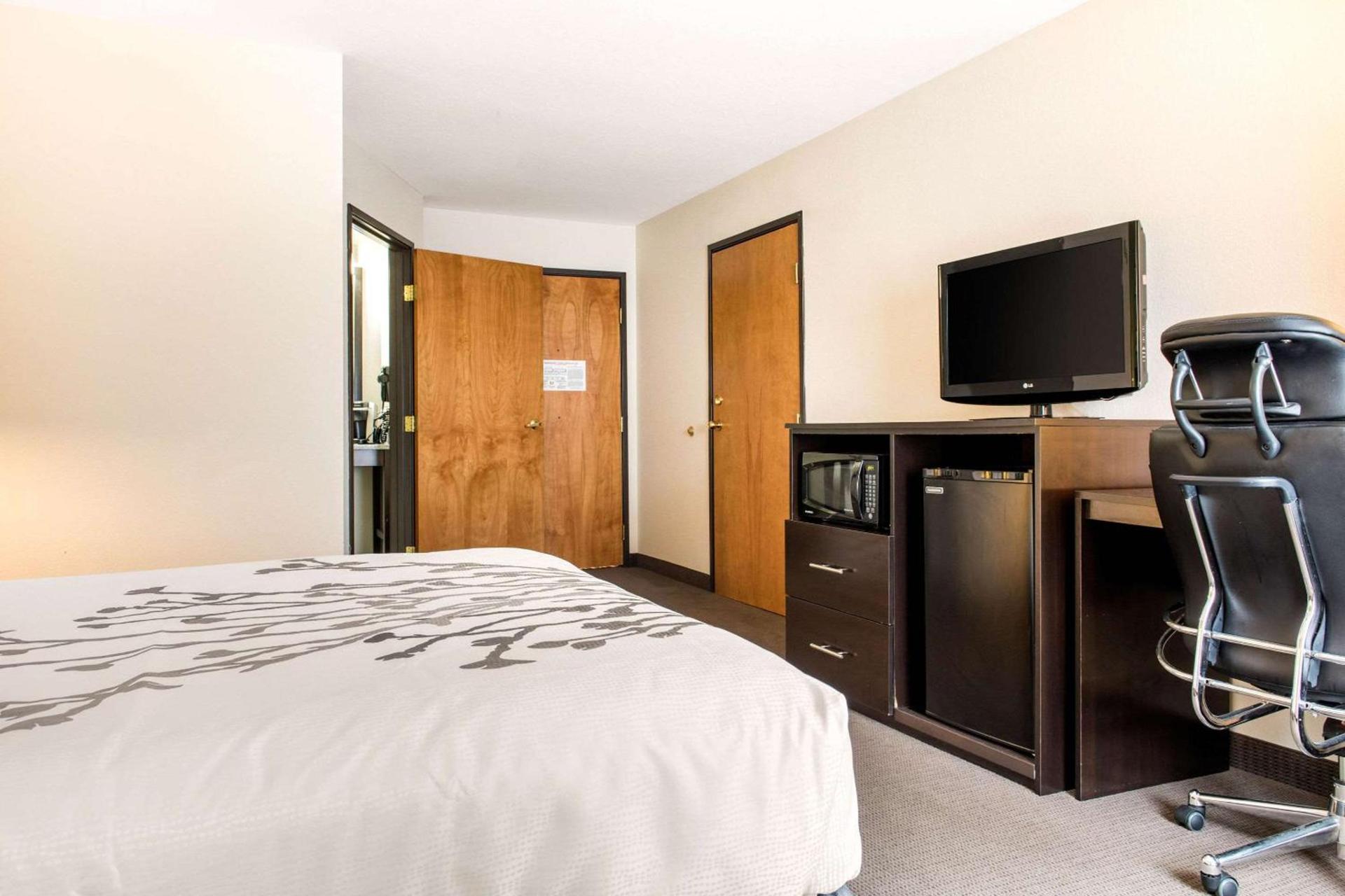 Sleep Inn & Suites Columbus South photo 16
