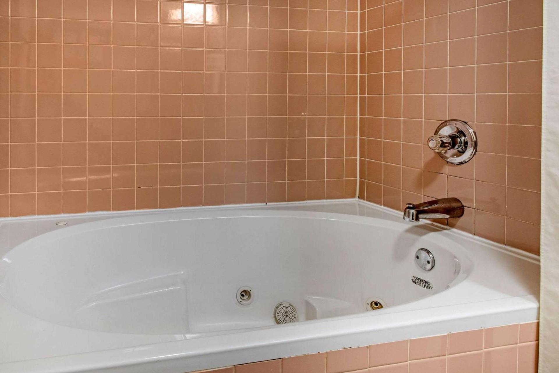 Quality Inn Bloomington Near University photo 30