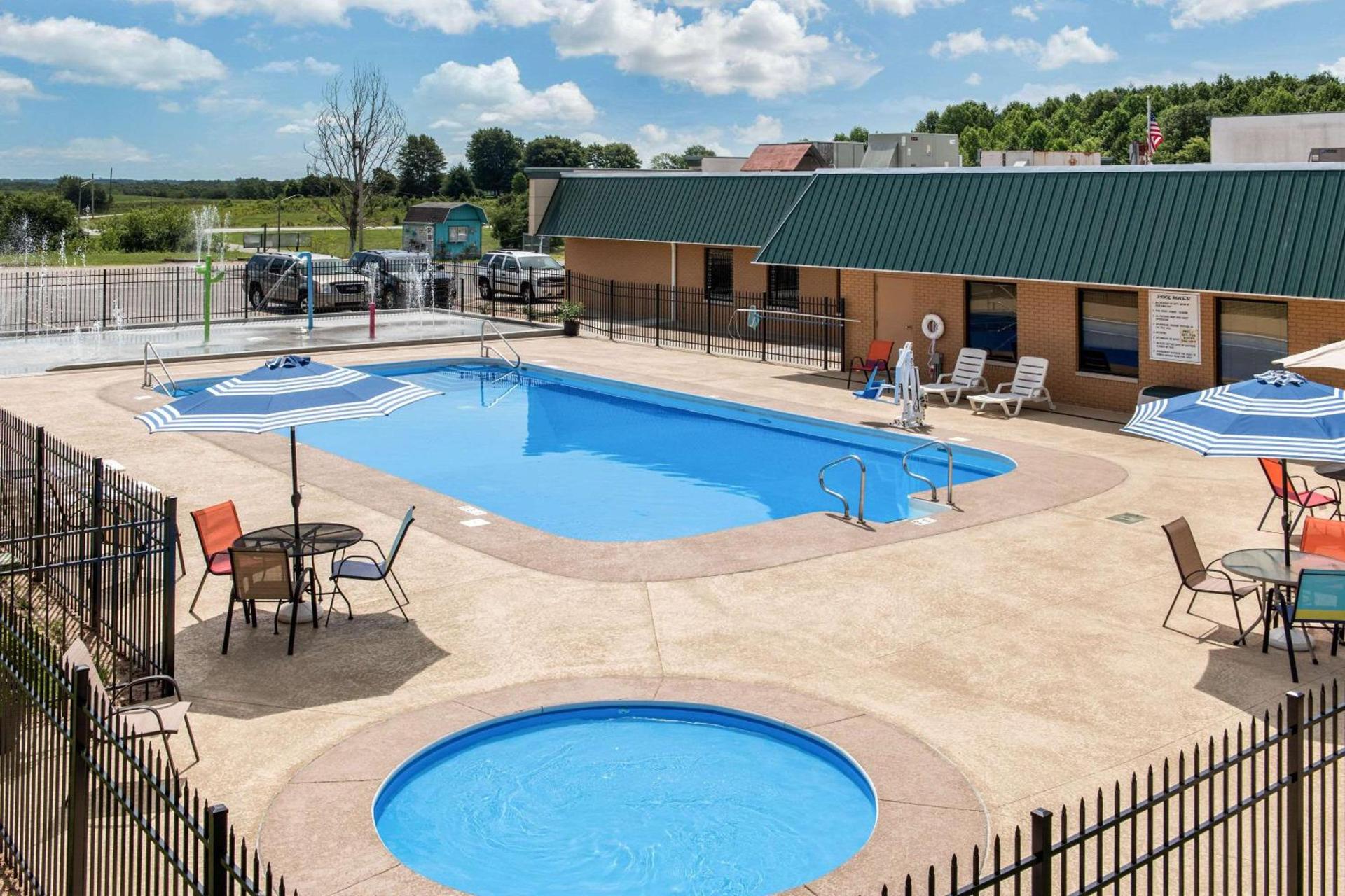Quality Inn Huntingburg - Jasper photo 34