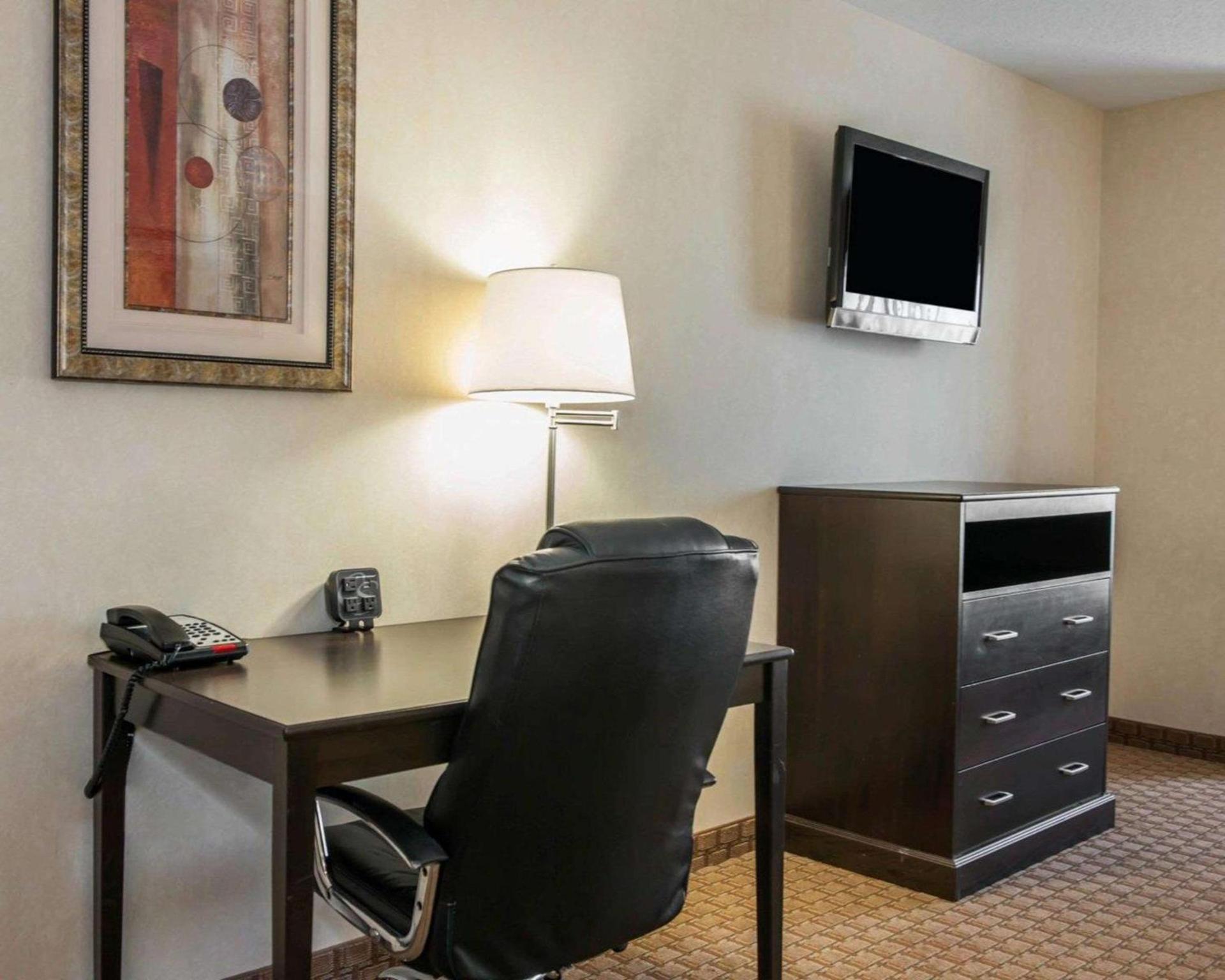 Comfort Suites Southport photo 24