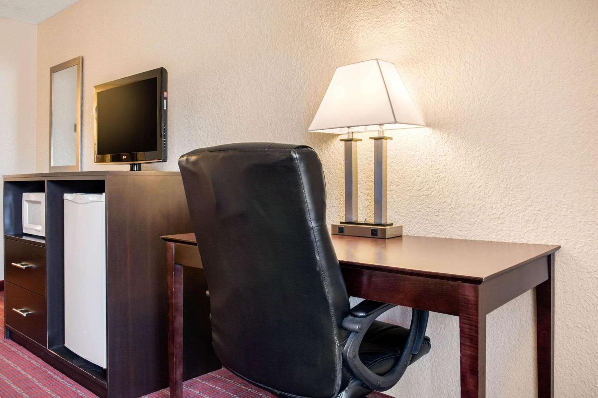 Quality Inn Huntingburg - Jasper photo 12