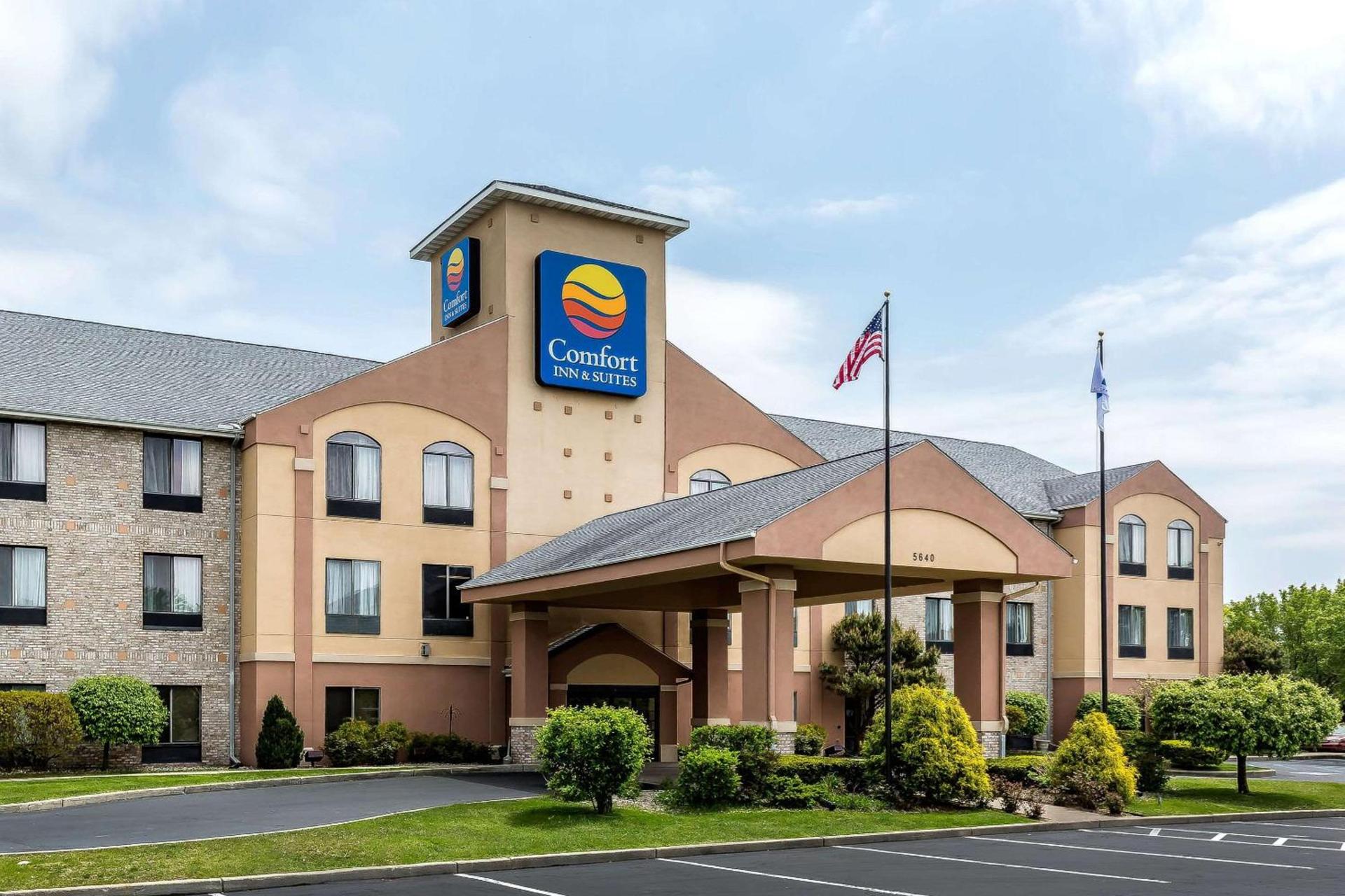 Comfort Inn & Suites Mishawaka-South Bend photo 1