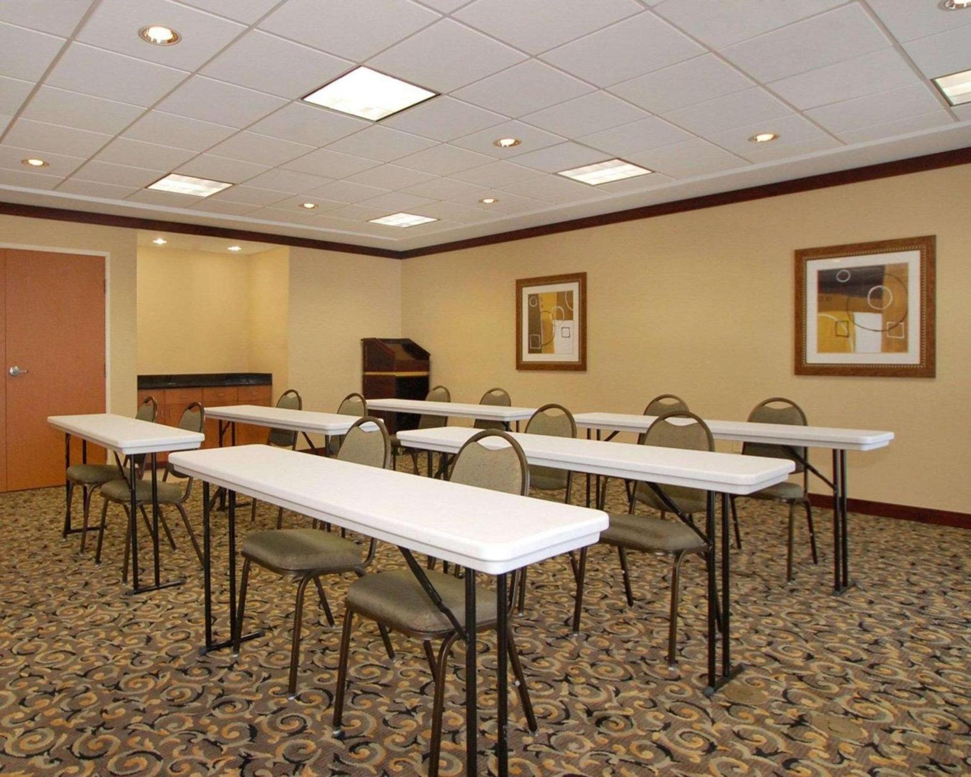 Comfort Suites Southport photo 39