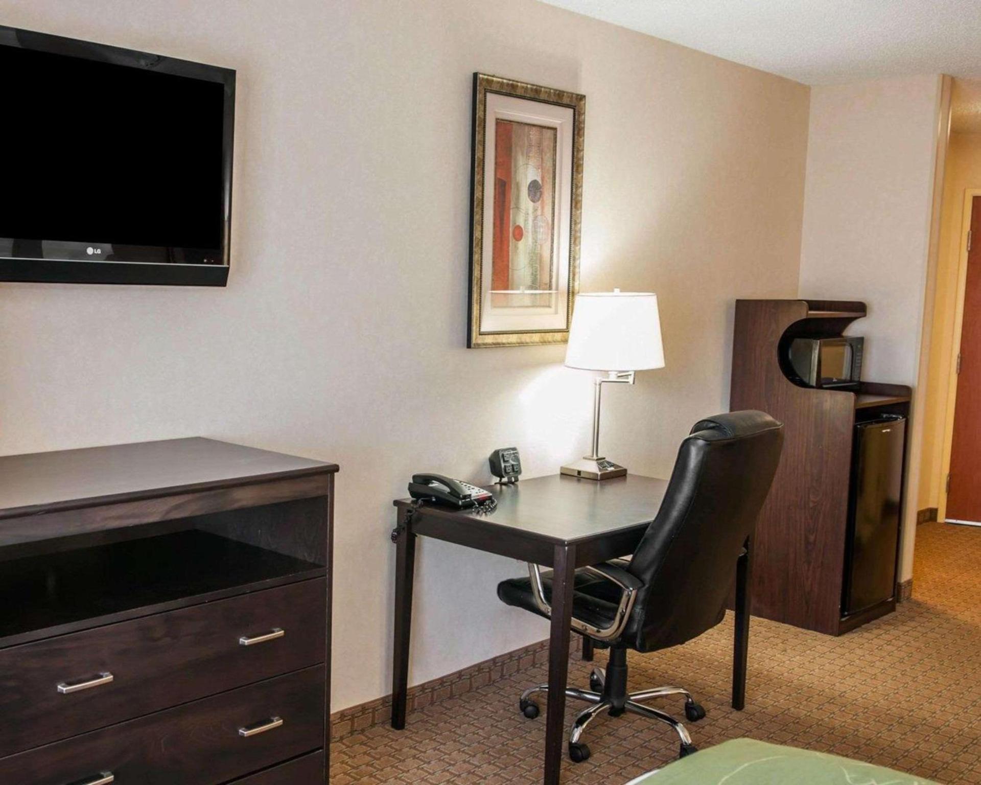 Comfort Suites Southport photo 12