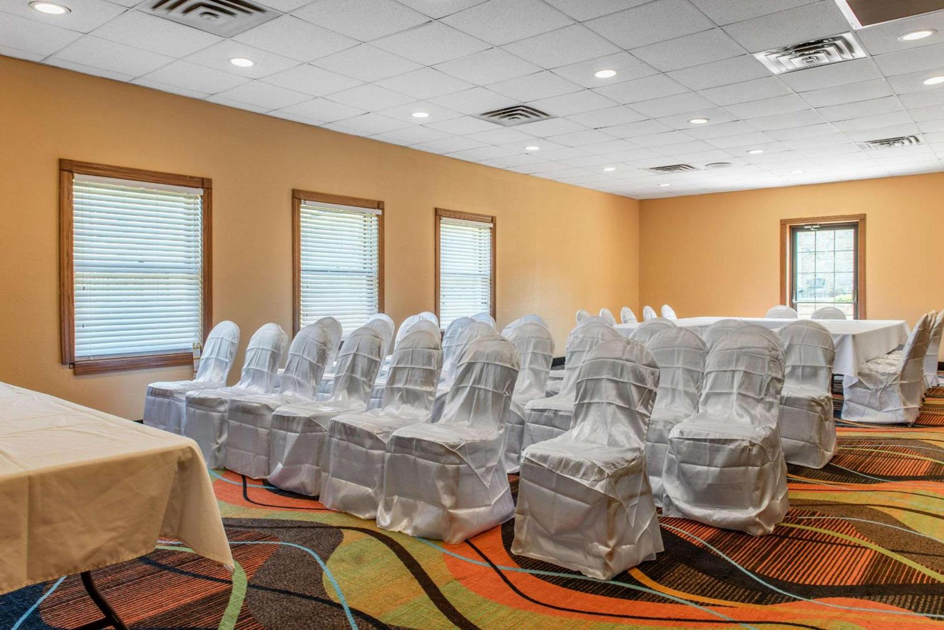 Quality Inn & Suites Bedford West photo 10
