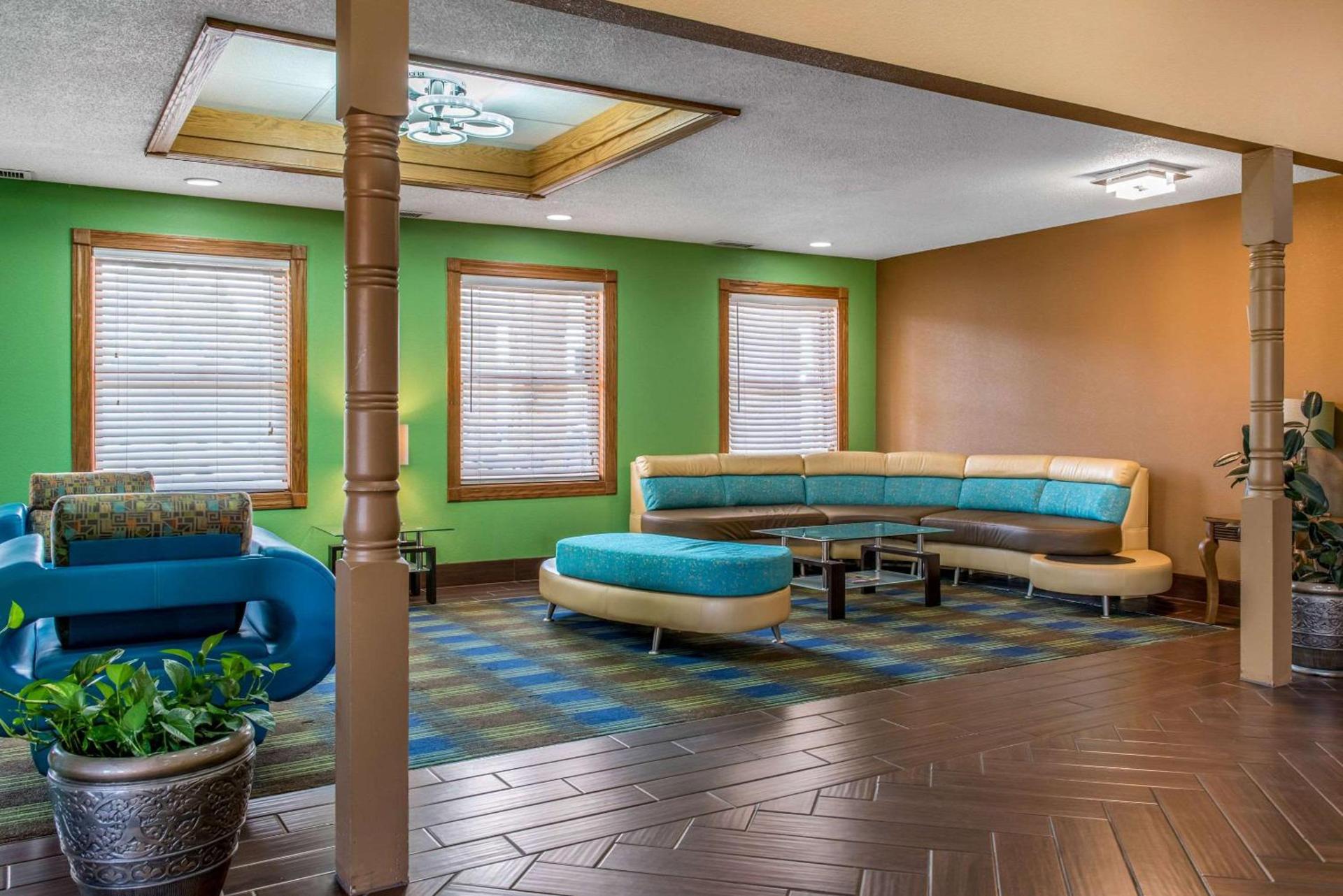Quality Inn & Suites Bedford West photo 4