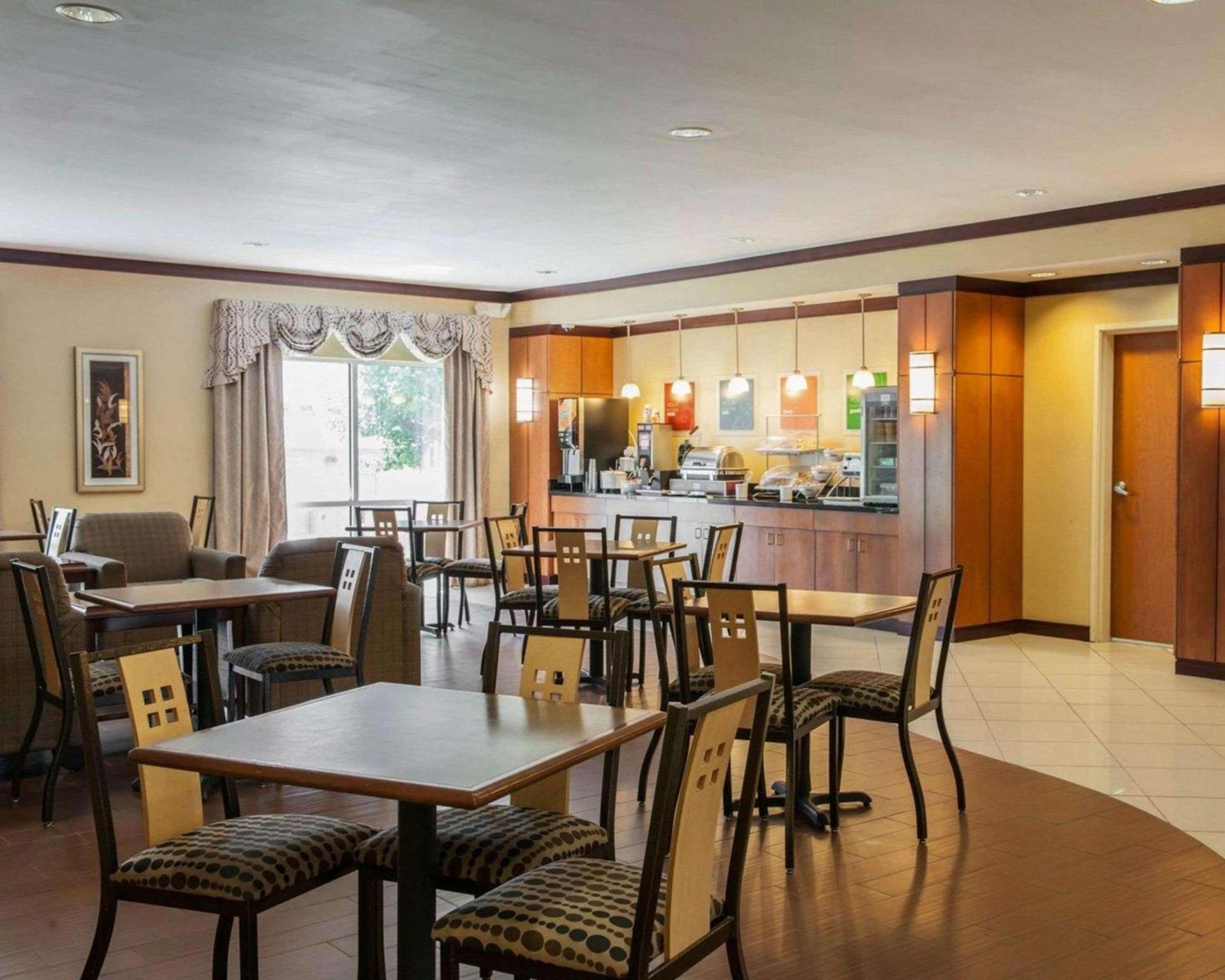 Comfort Suites Southport photo 42