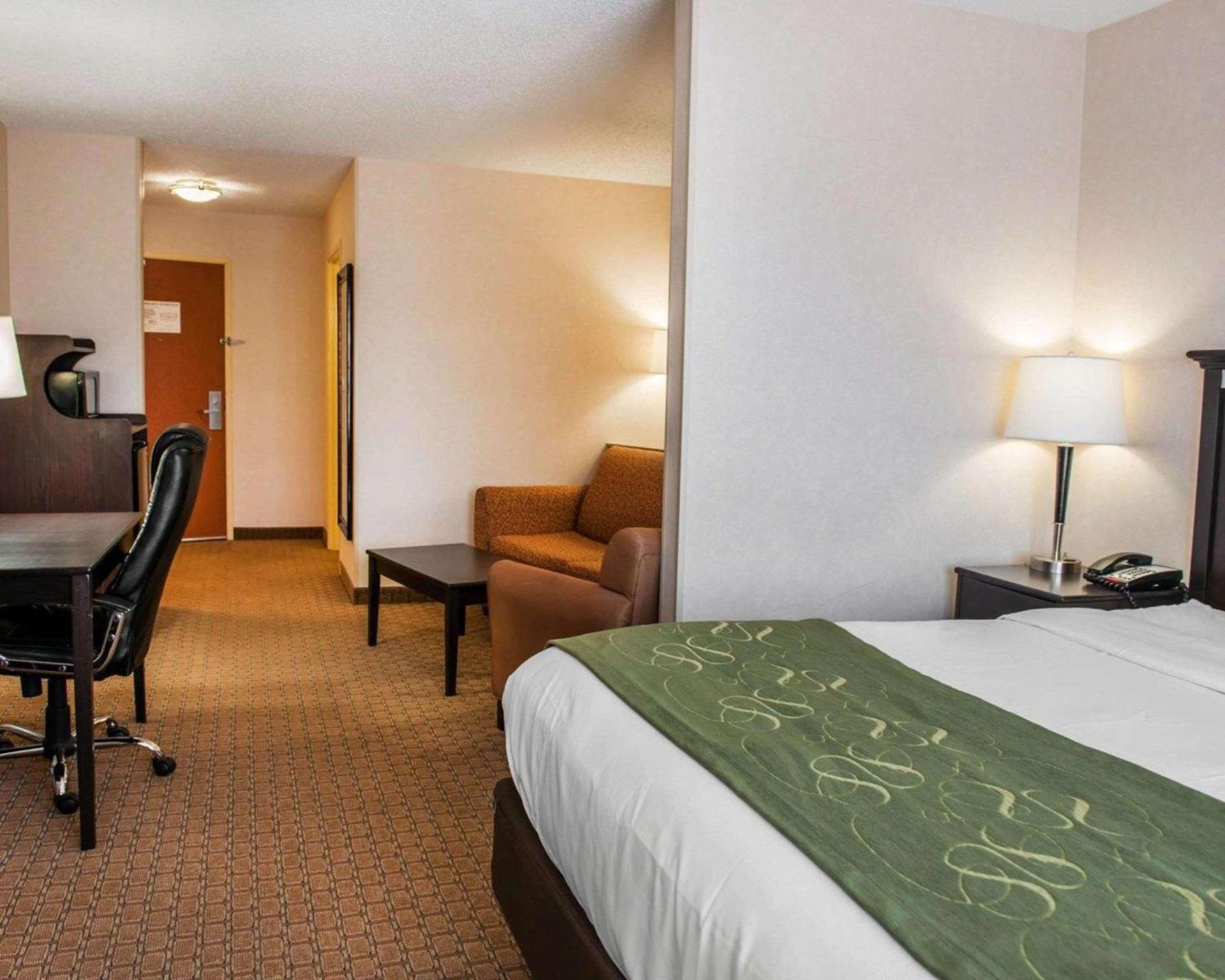 Comfort Suites Southport photo 11