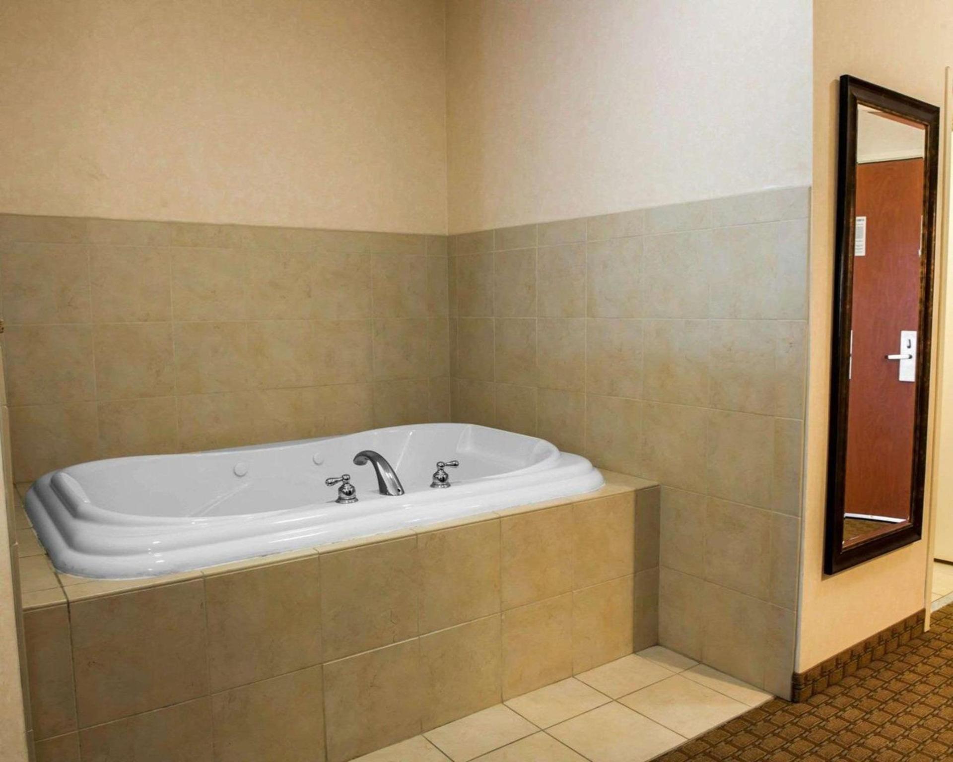 Comfort Suites Southport photo 14