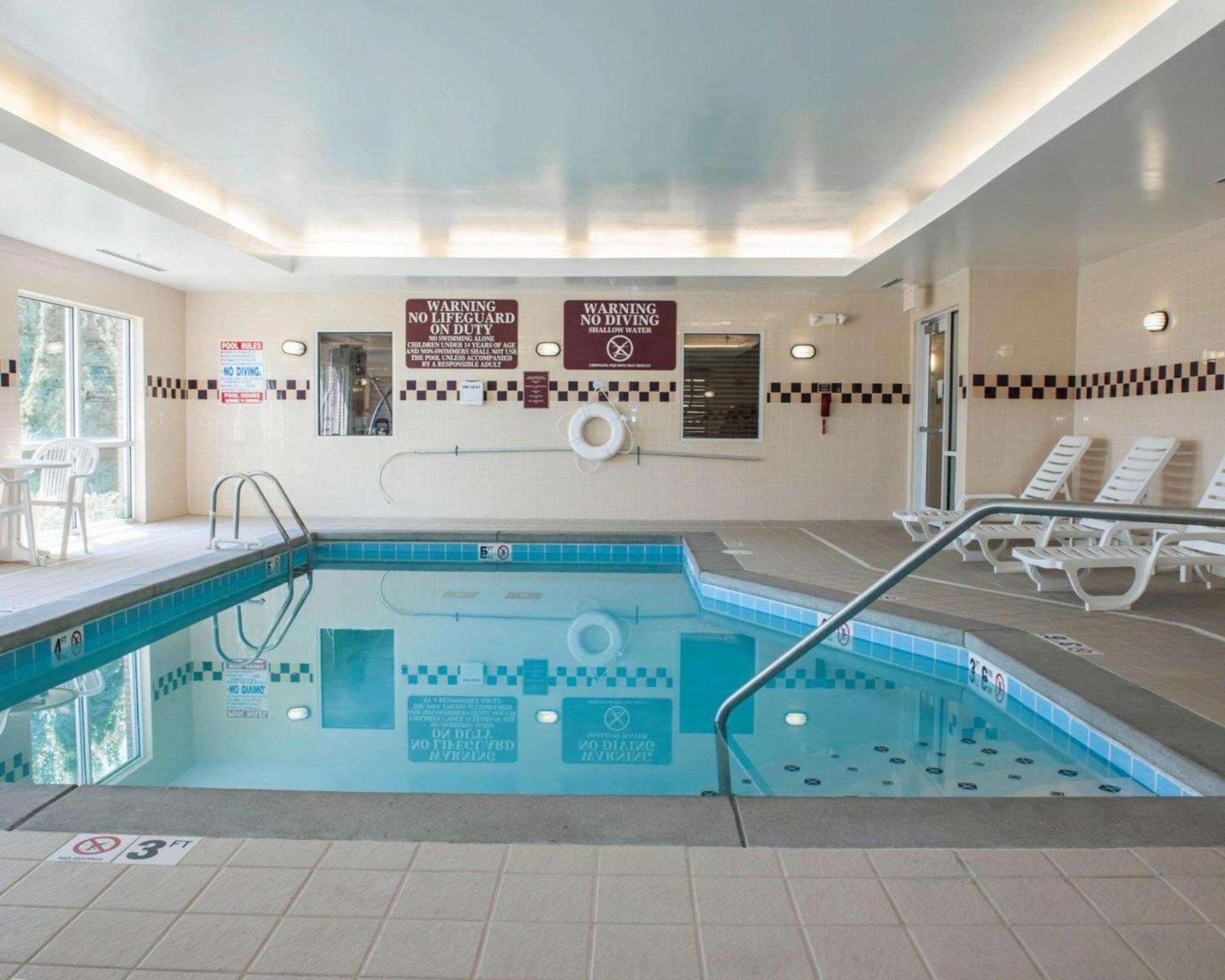 Comfort Suites Southport photo 34