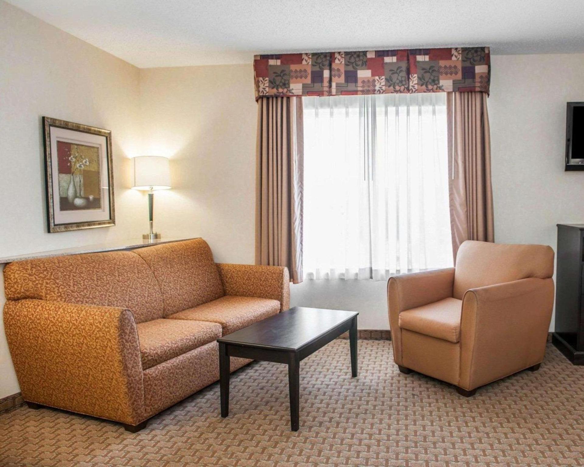 Comfort Suites Southport photo 27