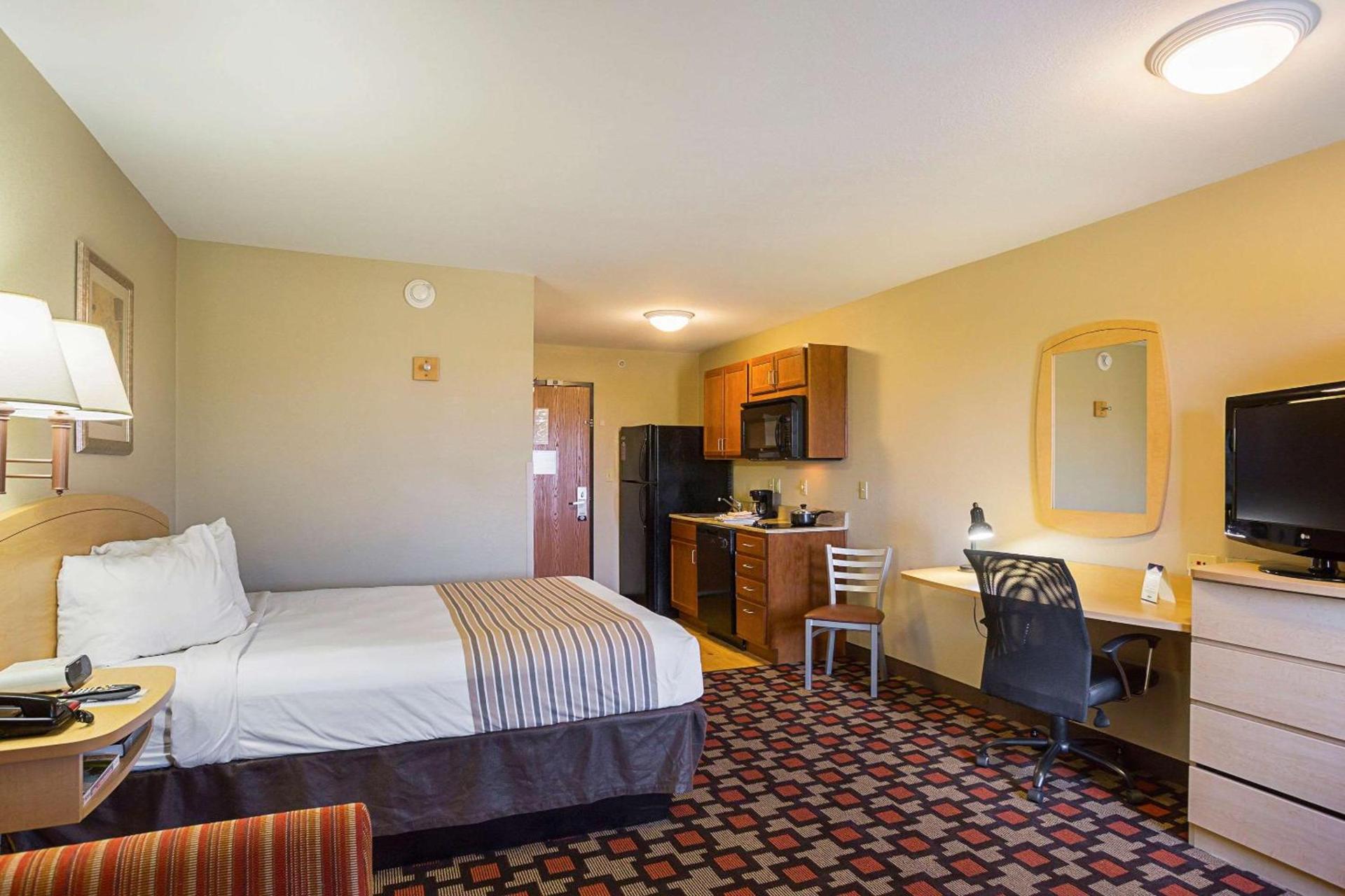 Birch Hill Suites Clarksville-Louisville North photo 14
