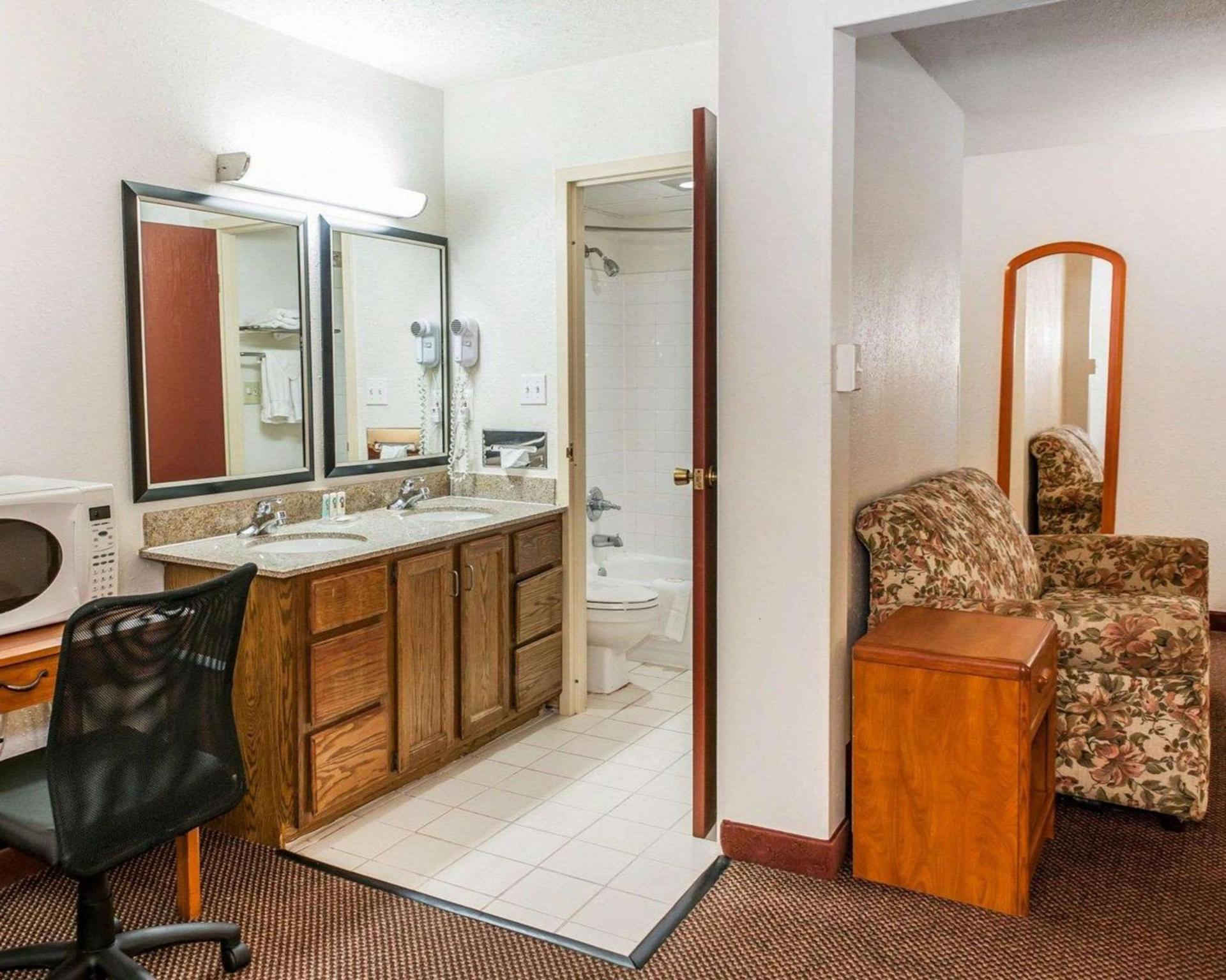 Quality Inn South photo 10