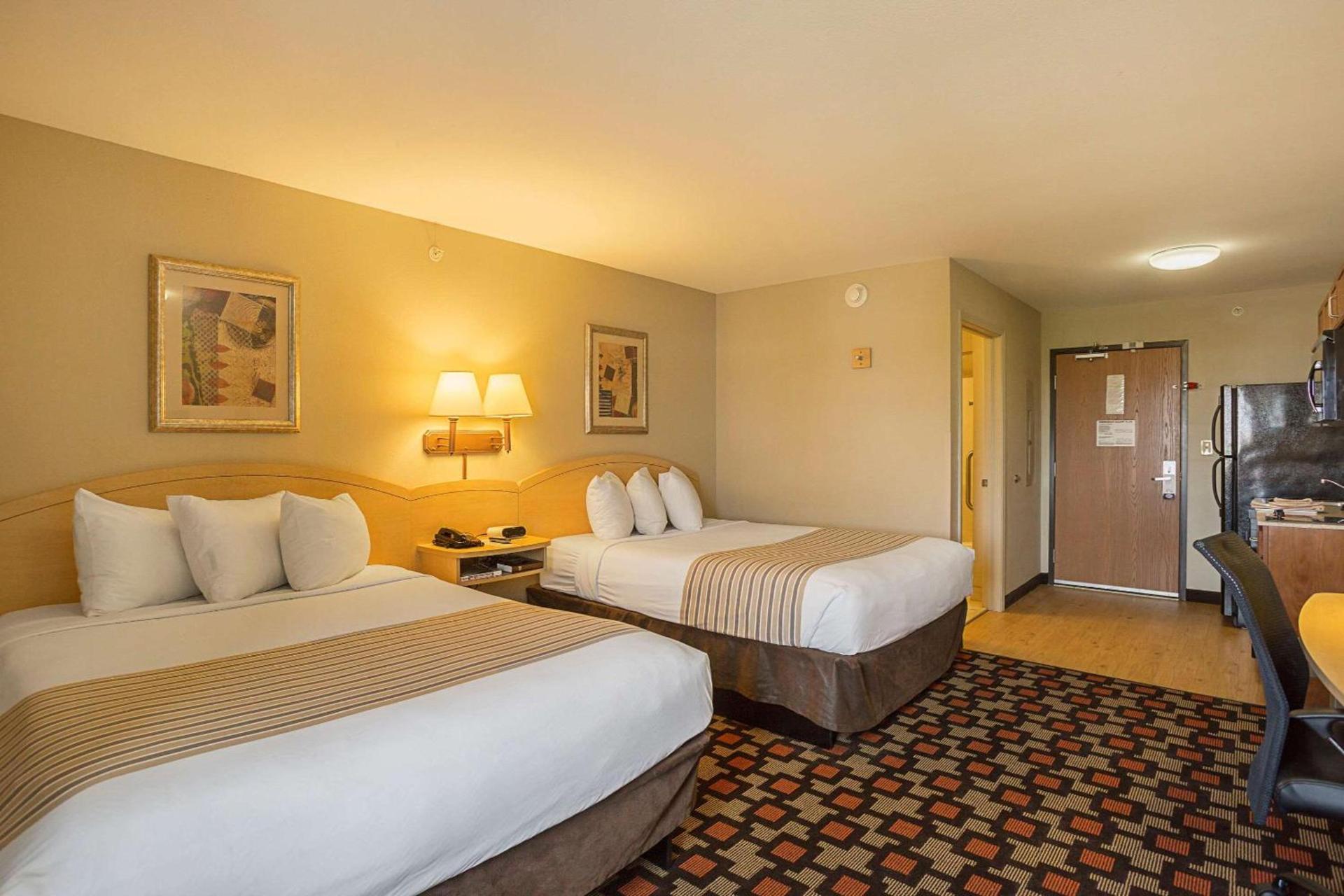 Birch Hill Suites Clarksville-Louisville North photo 8