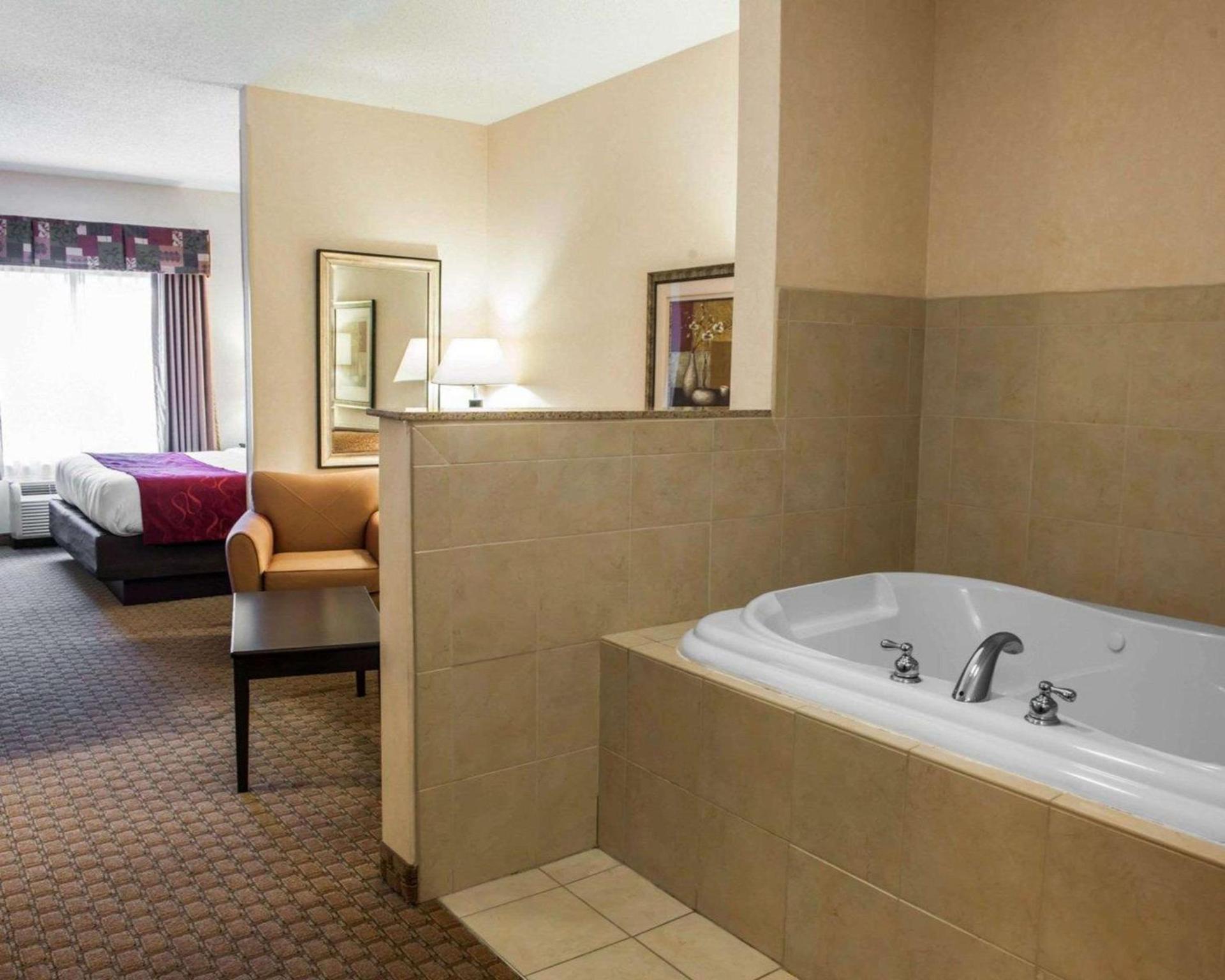 Comfort Suites Southport photo 13
