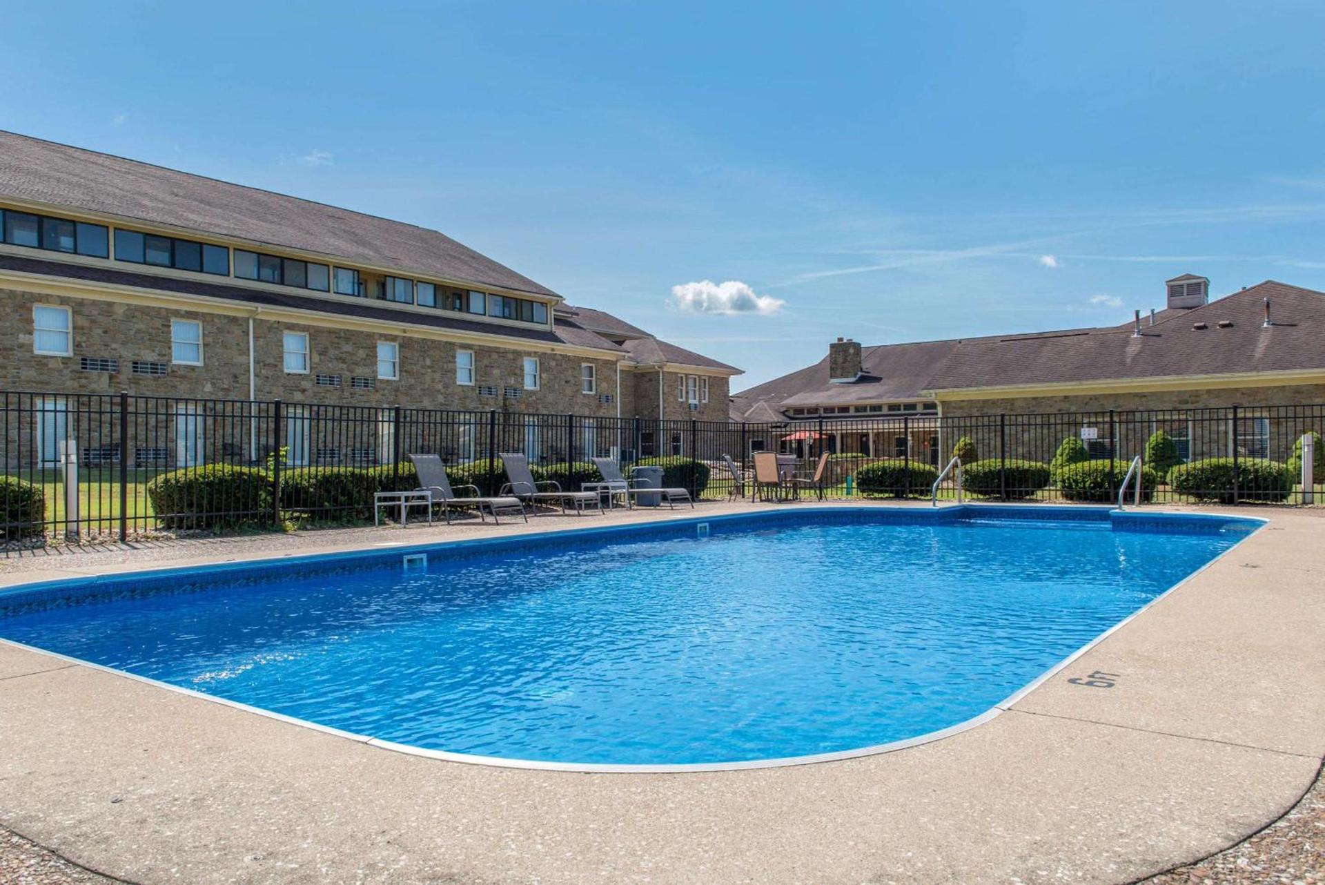 Quality Inn & Suites Bedford West photo 6