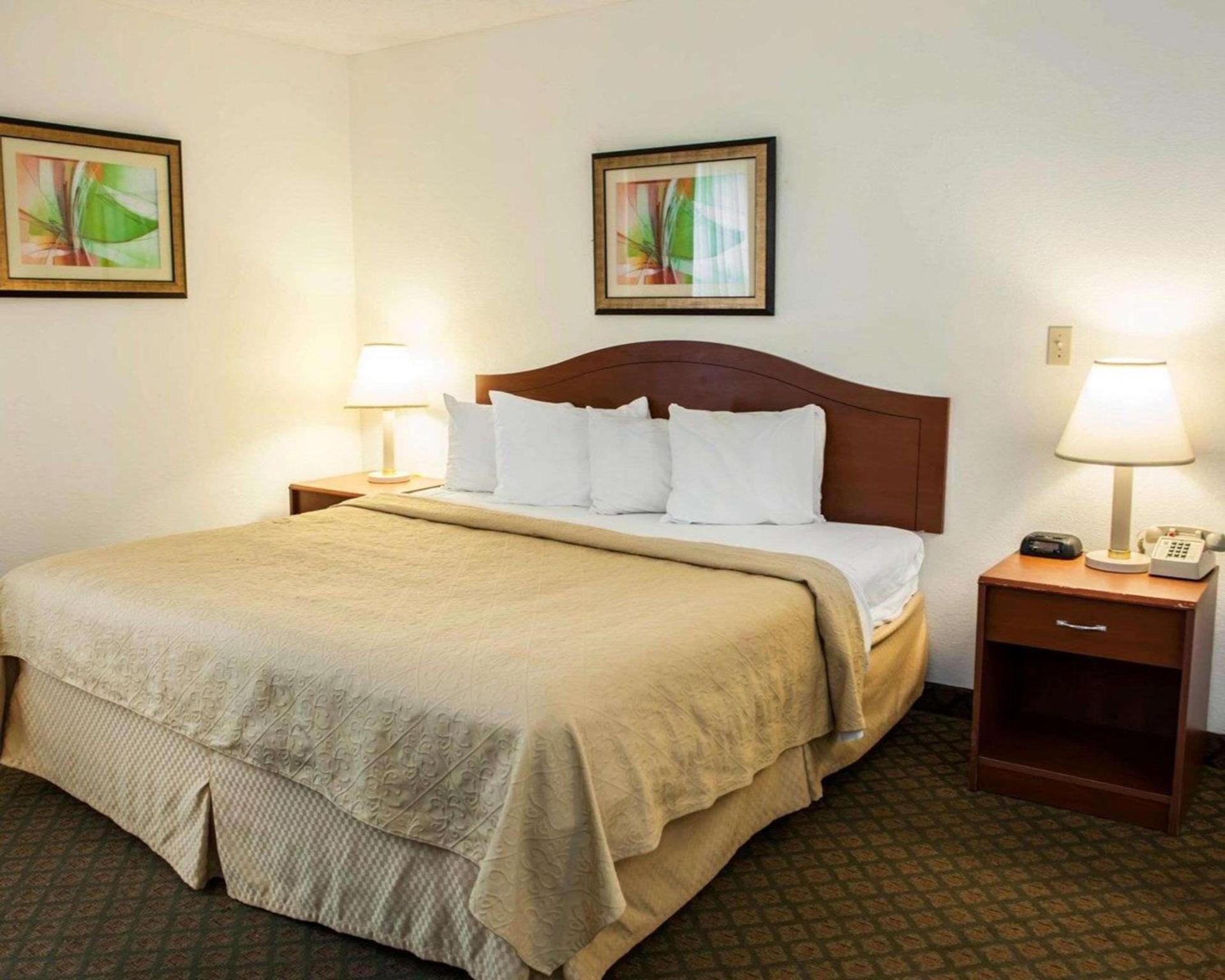 Quality Inn & Suites Indianapolis Northwest photo 9