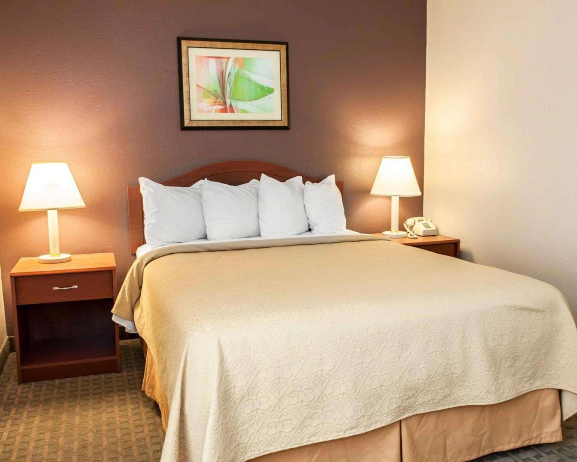 Quality Inn & Suites Indianapolis Northwest photo 12