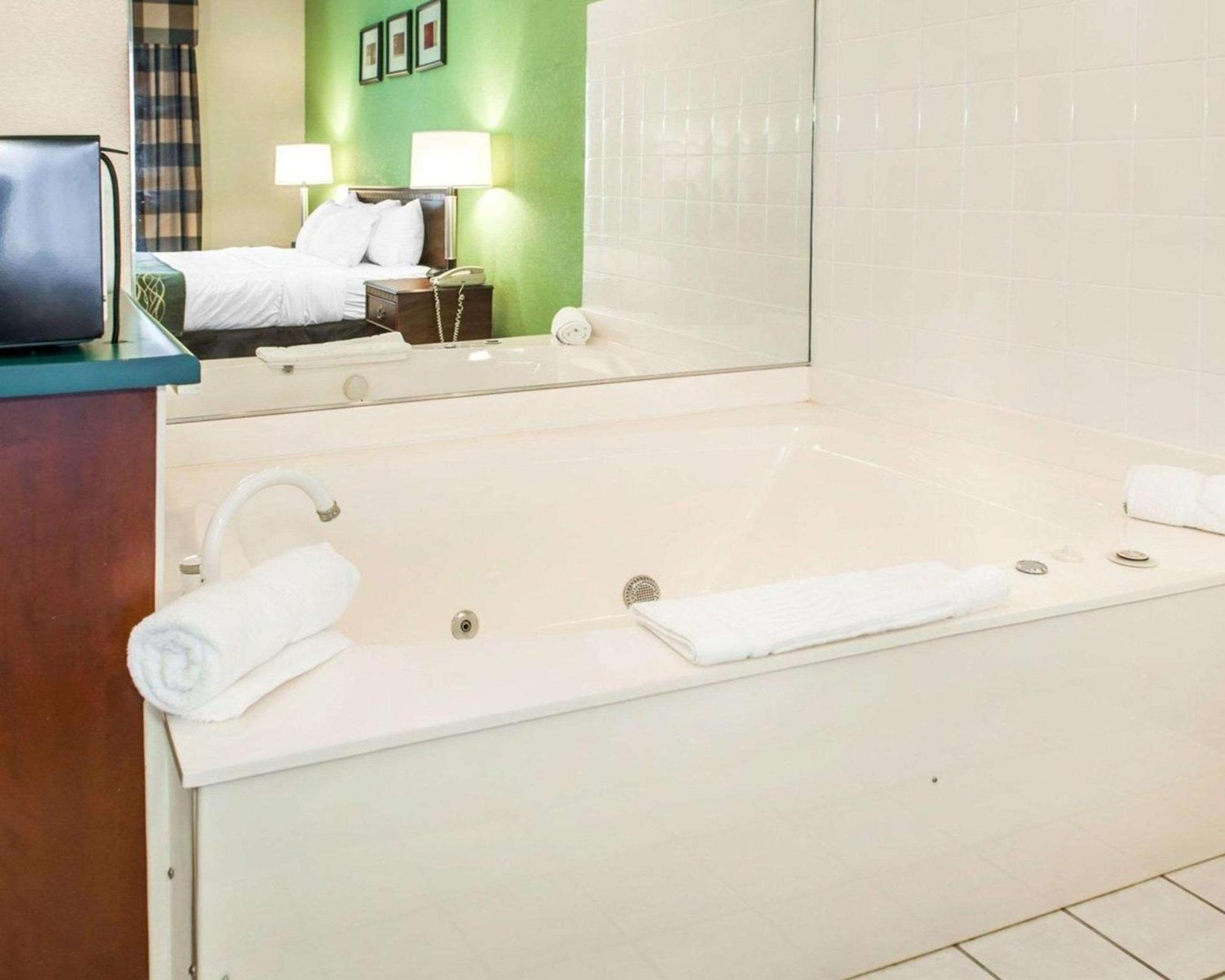 Comfort Inn Goshen photo 18