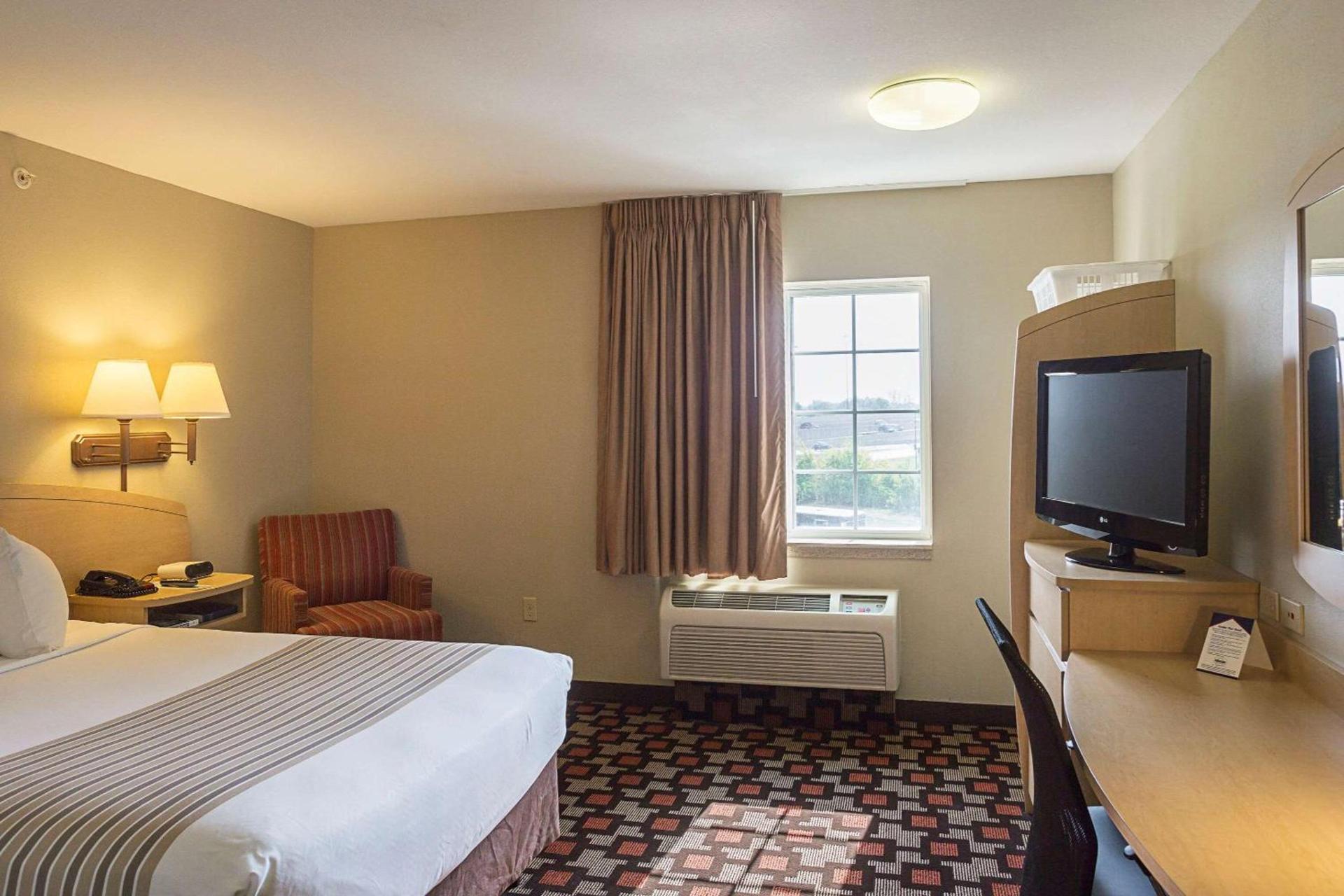 Birch Hill Suites Clarksville-Louisville North photo 15