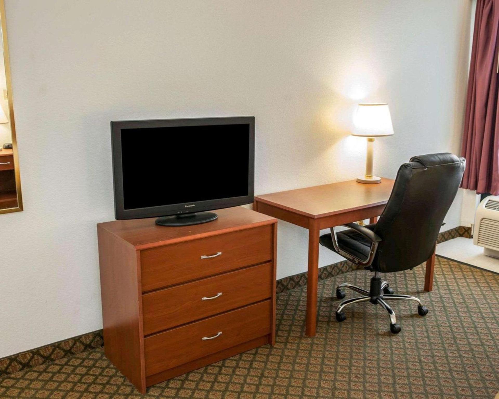 Quality Inn & Suites Indianapolis Northwest photo 22
