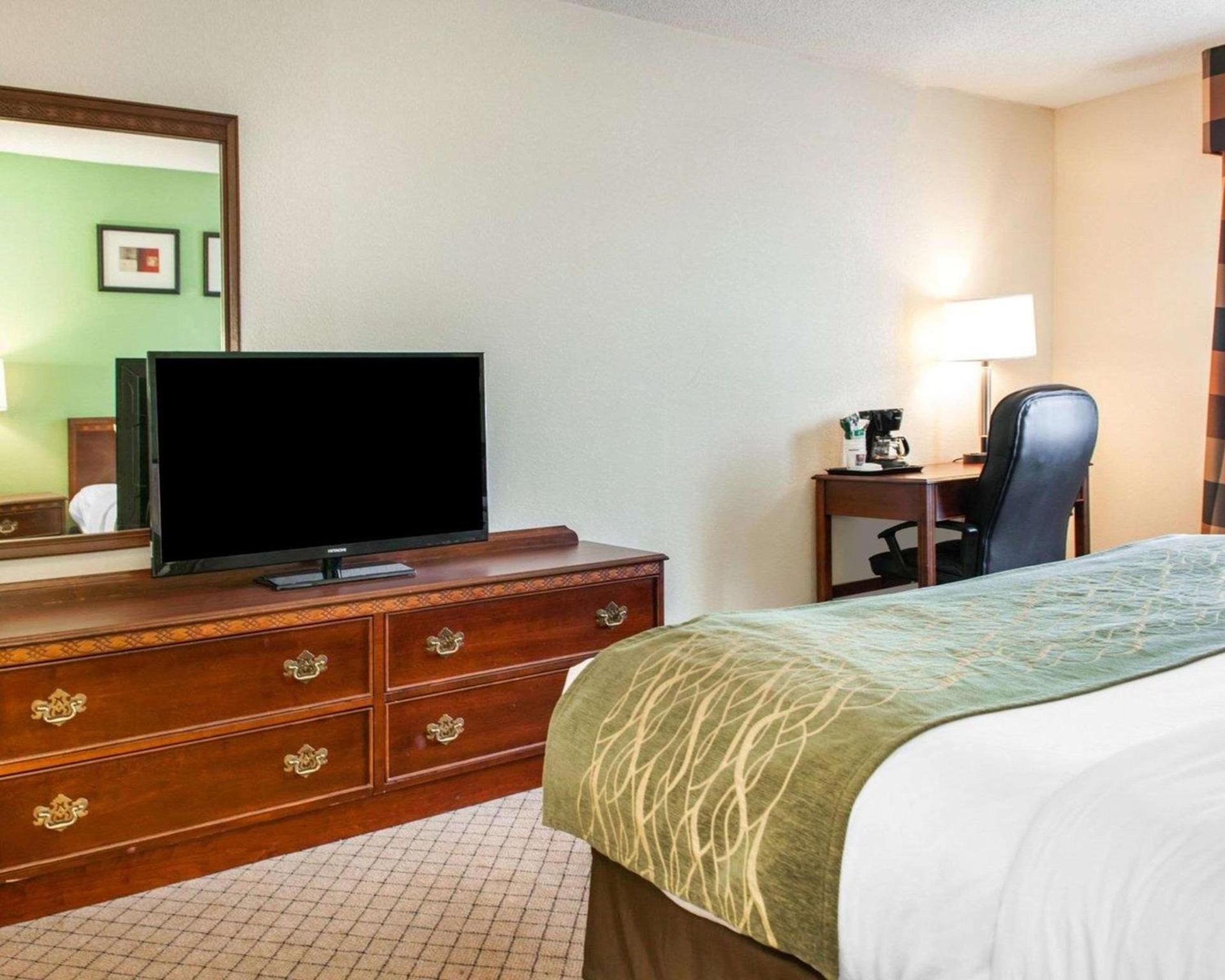 Comfort Inn Goshen photo 7