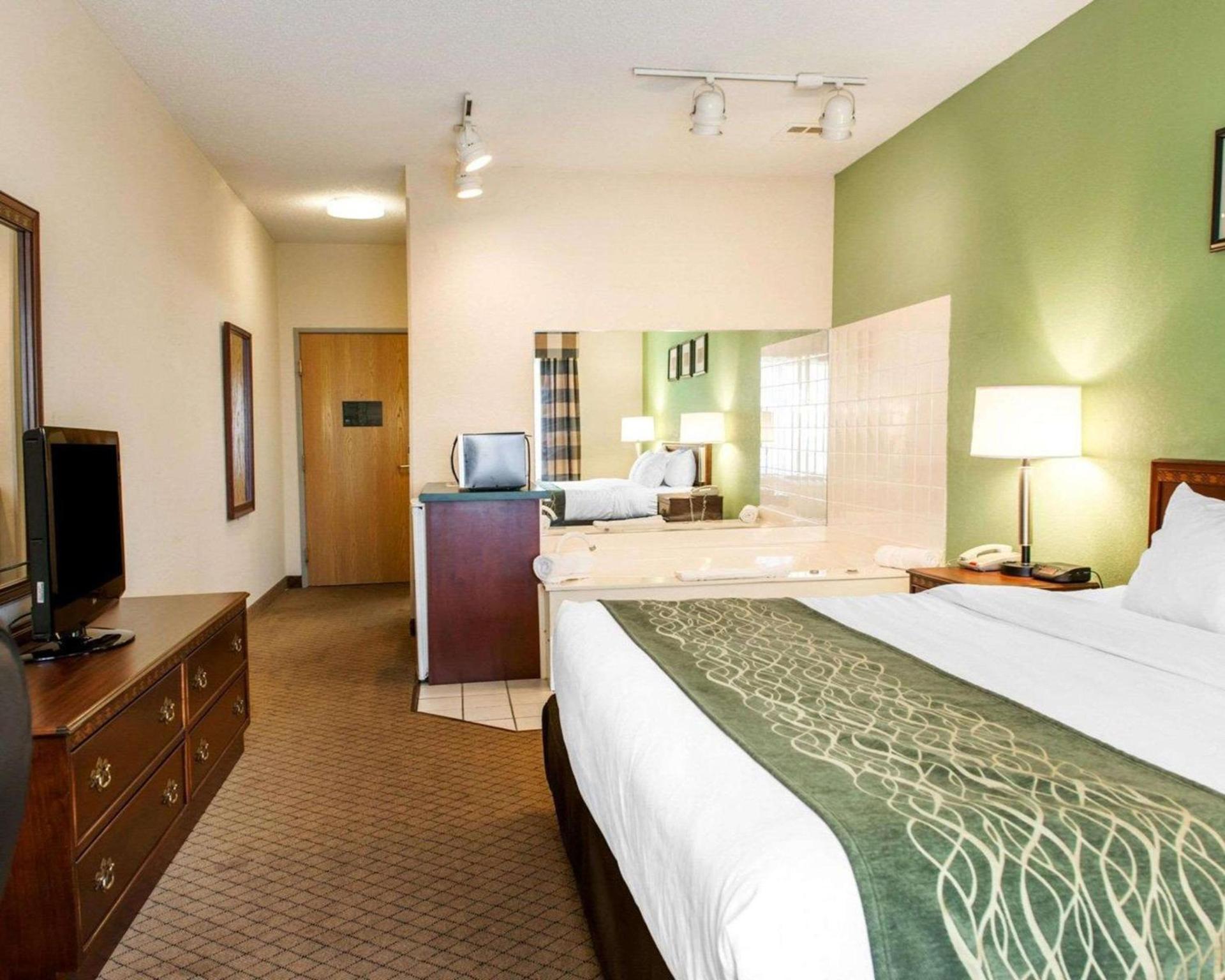 Comfort Inn Goshen photo 17