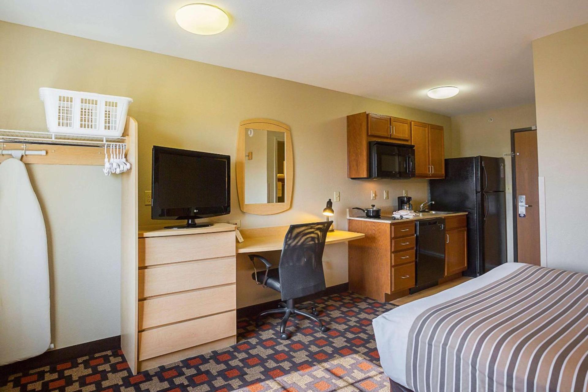 Birch Hill Suites Clarksville-Louisville North photo 10