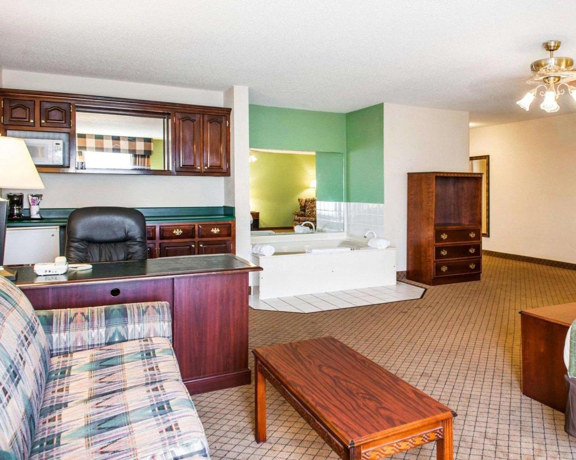 Comfort Inn Goshen photo 11