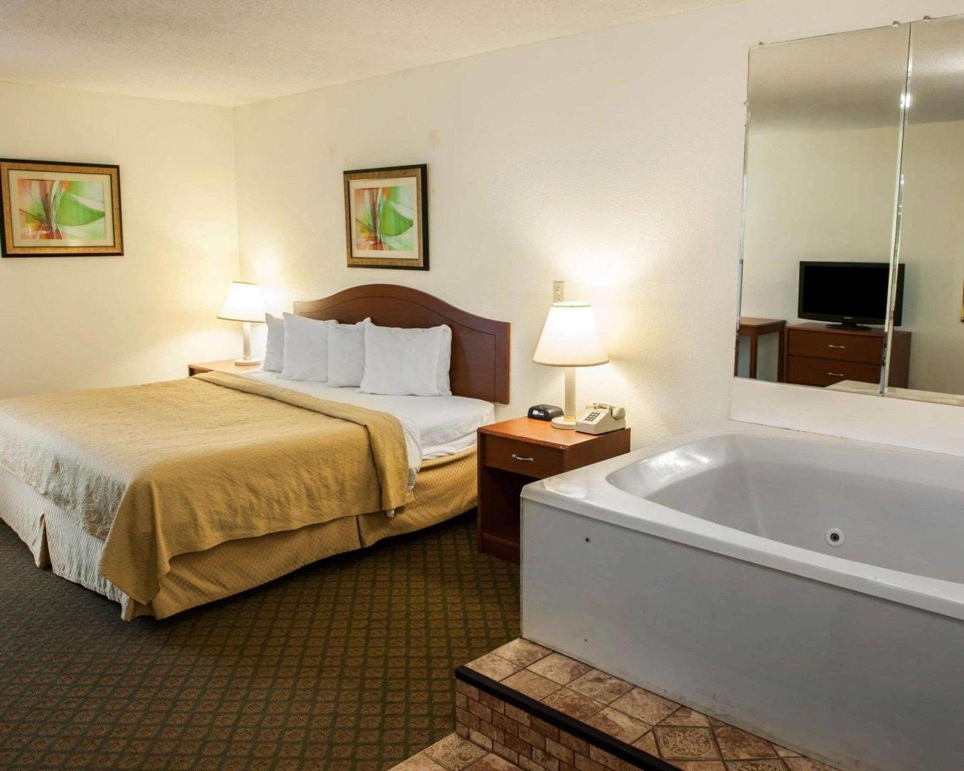 Quality Inn & Suites Indianapolis Northwest photo 32